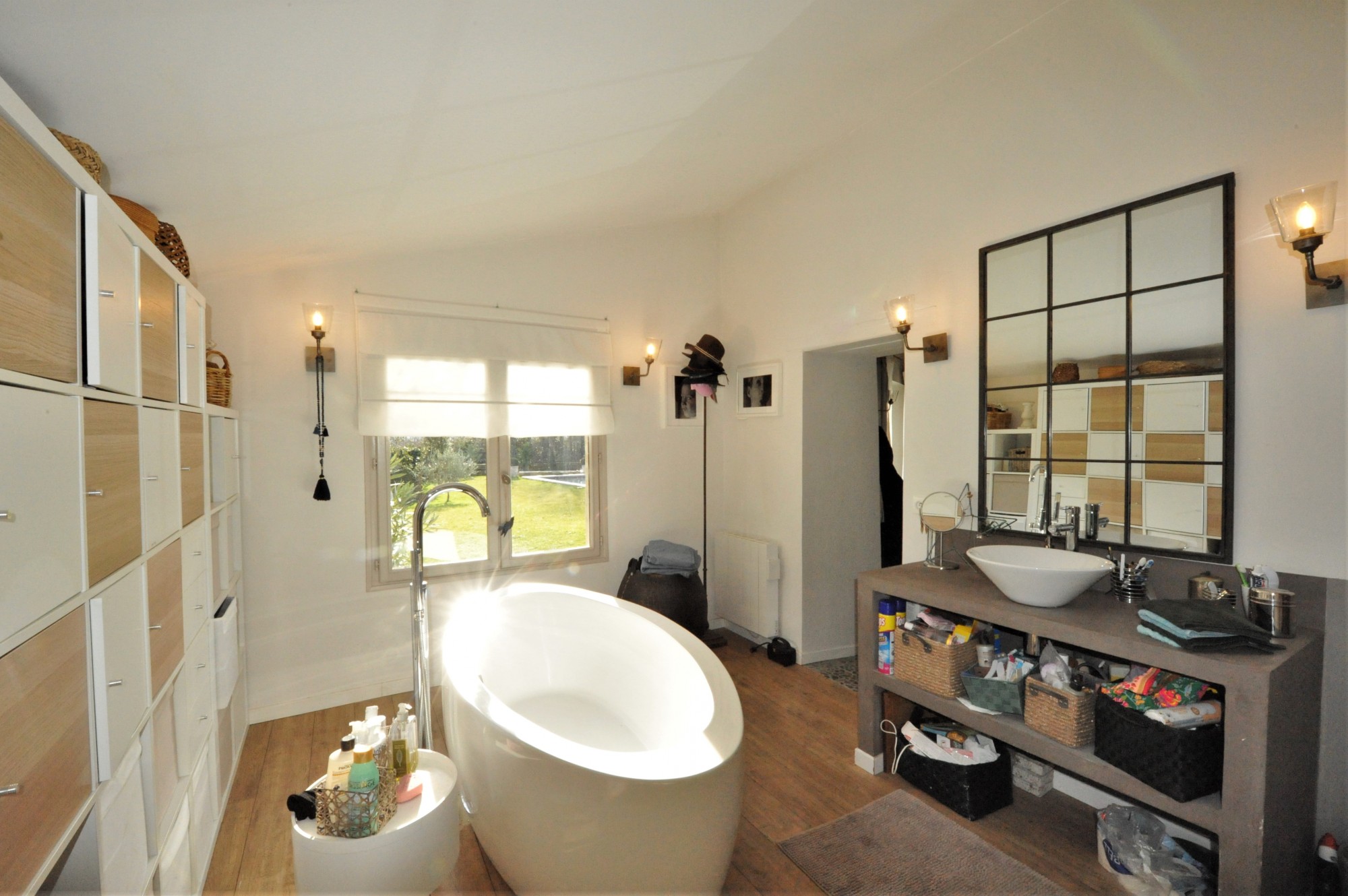 Hameau de Gordes, maison entièrement rénovée   