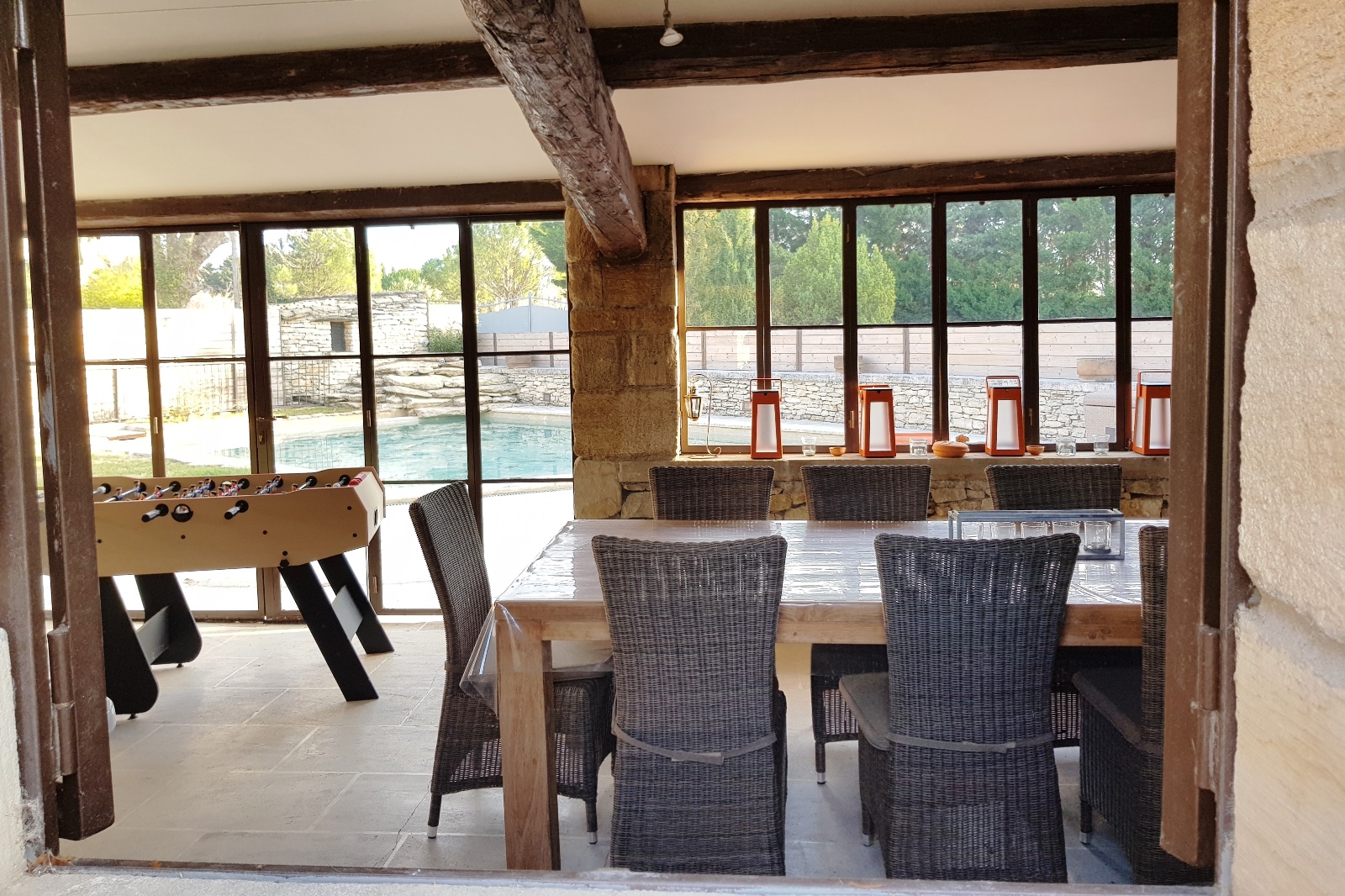 Authentique mas 18ème en pierres avec dépendances et piscine   