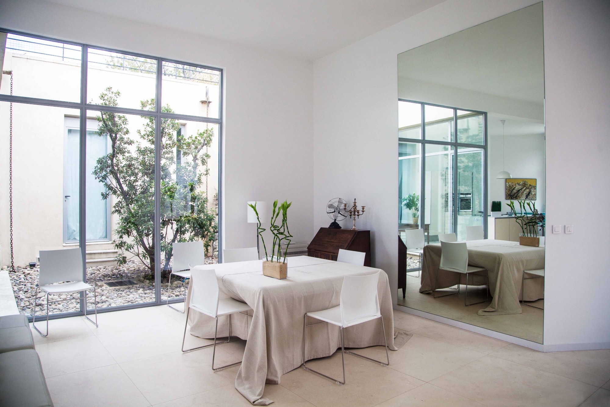 Séjour dans maison contemporaine en plein centre du village de Gordes