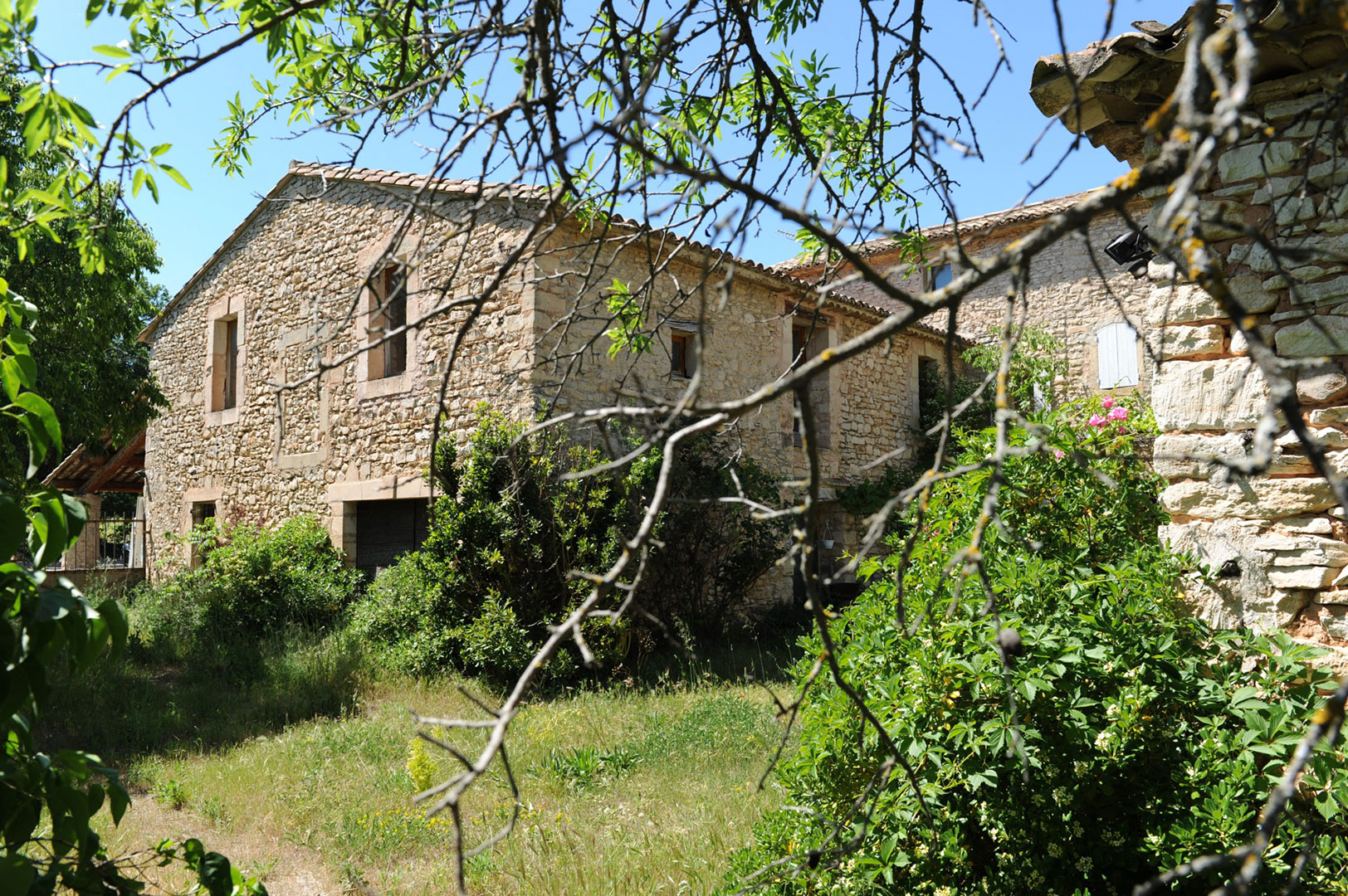 Gordes , ferme du XVIIIème siècle sur six hectares   