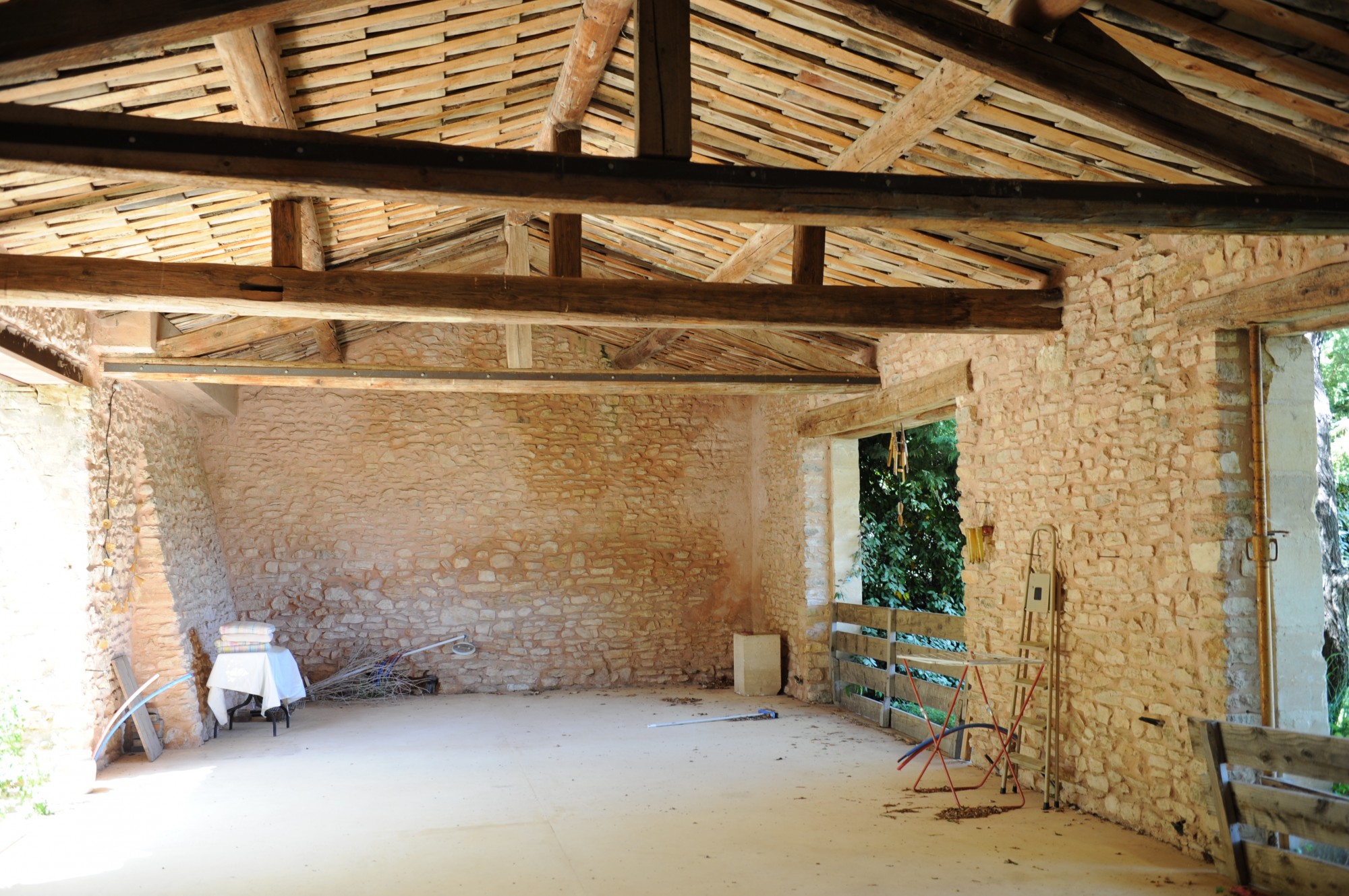 Gordes , ferme du XVIIIème siècle sur six hectares   