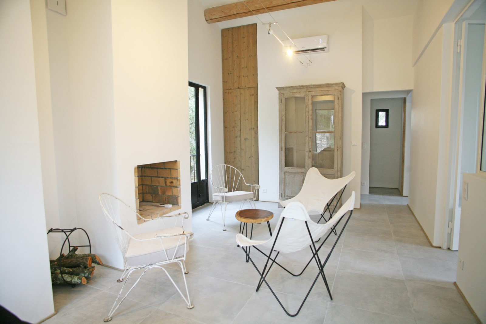 Adorable petite maison entièrement restaurée à Gordes   