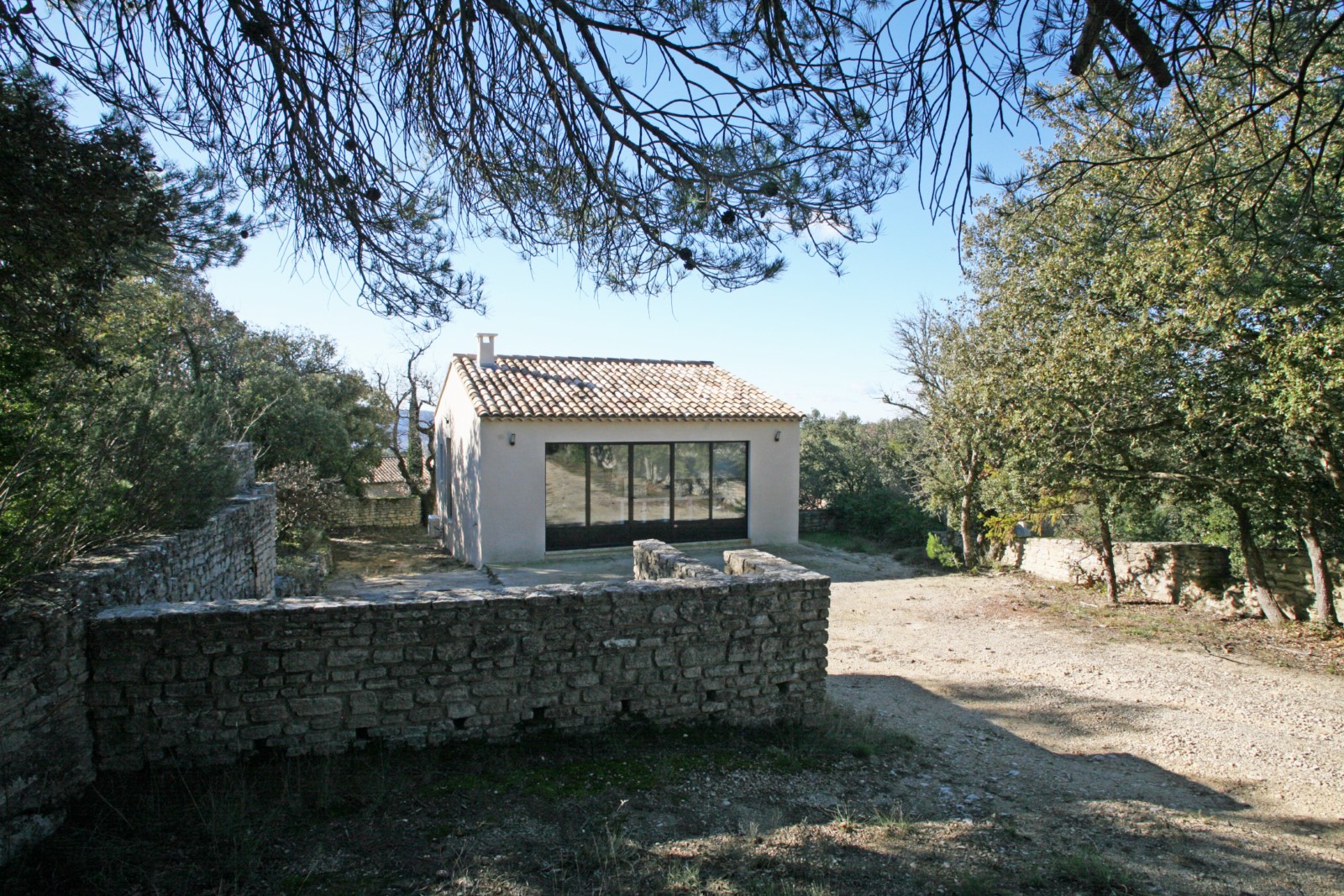 Adorable petite maison entièrement restaurée à Gordes   