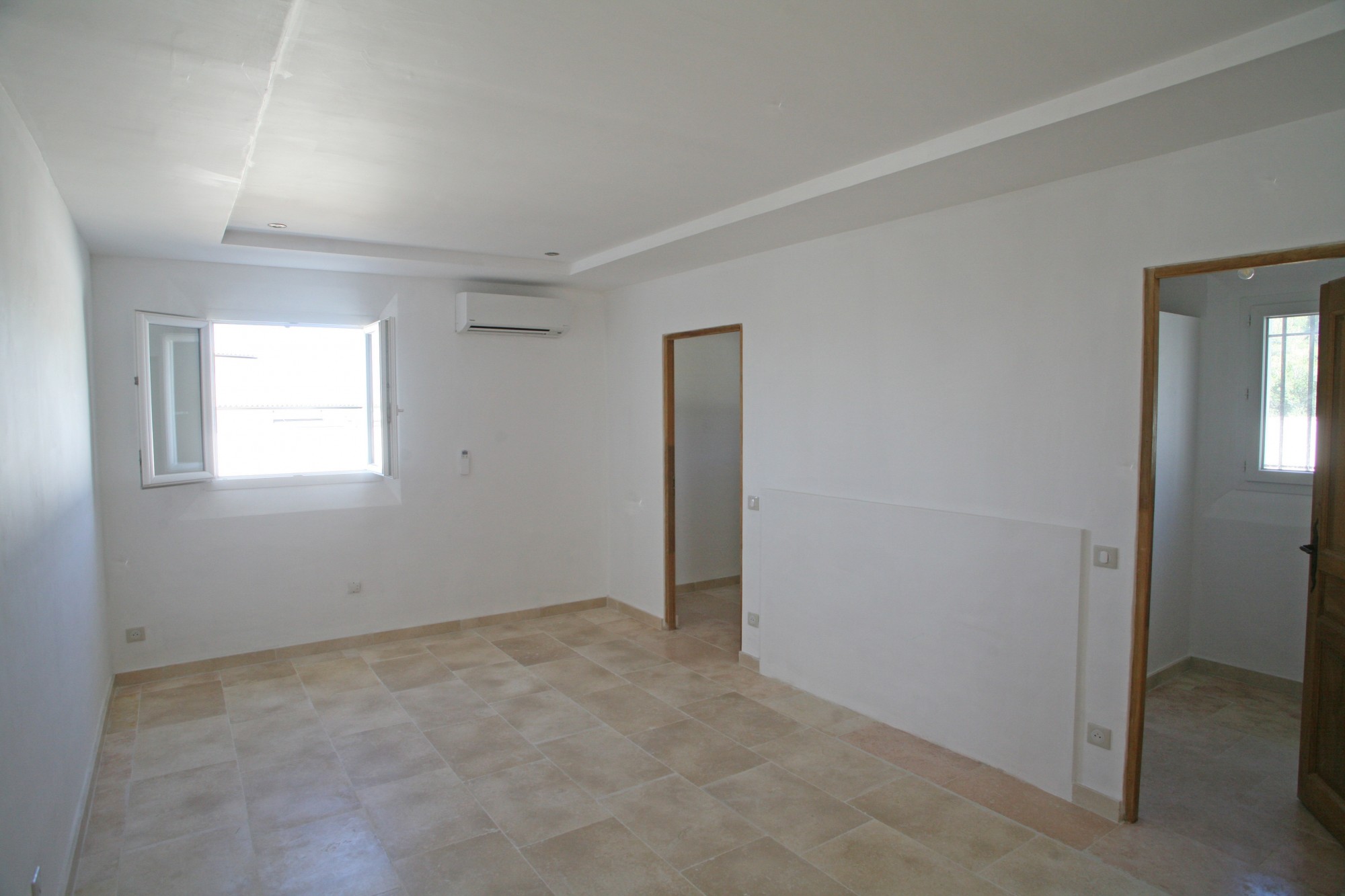 Luberon, maison contemporaine avec superbes vues   