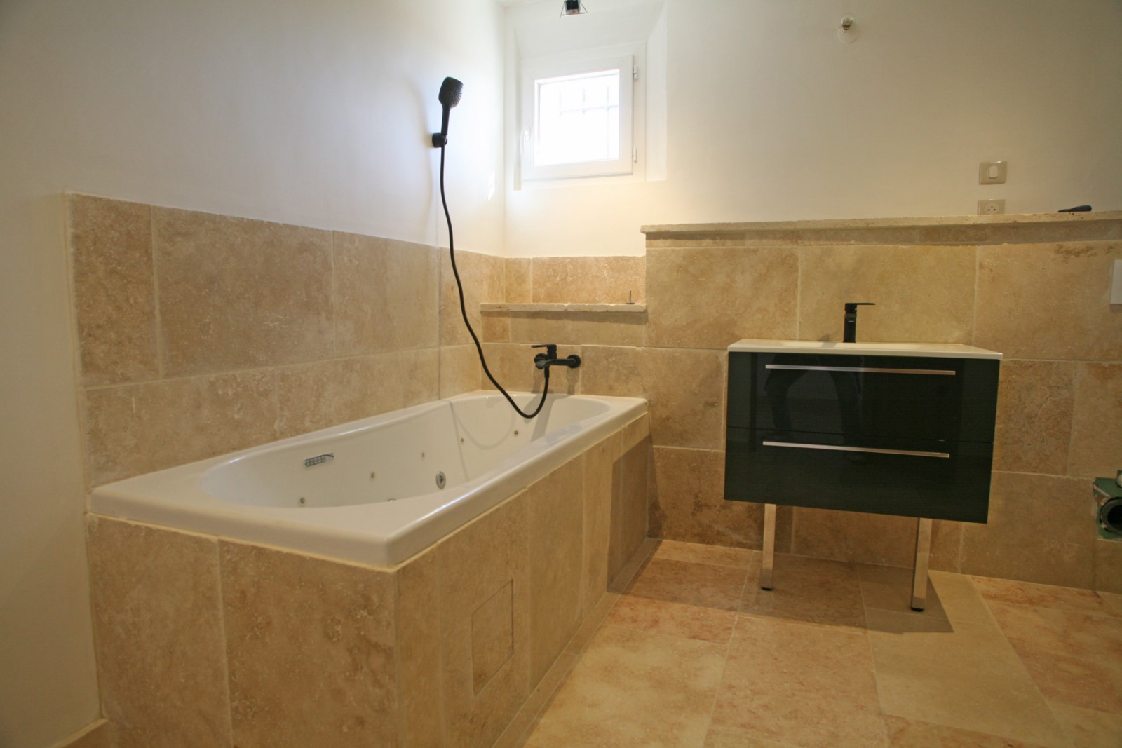 Luberon, maison contemporaine avec superbes vues   