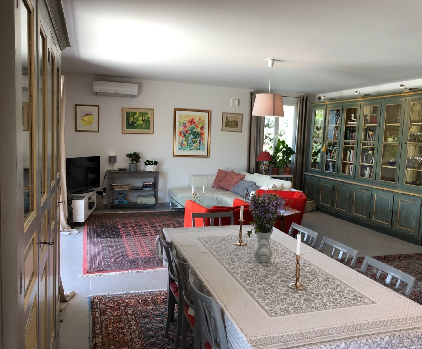 Cabrières-d'Avignon, maison de hameau avec piscine et belle vue   