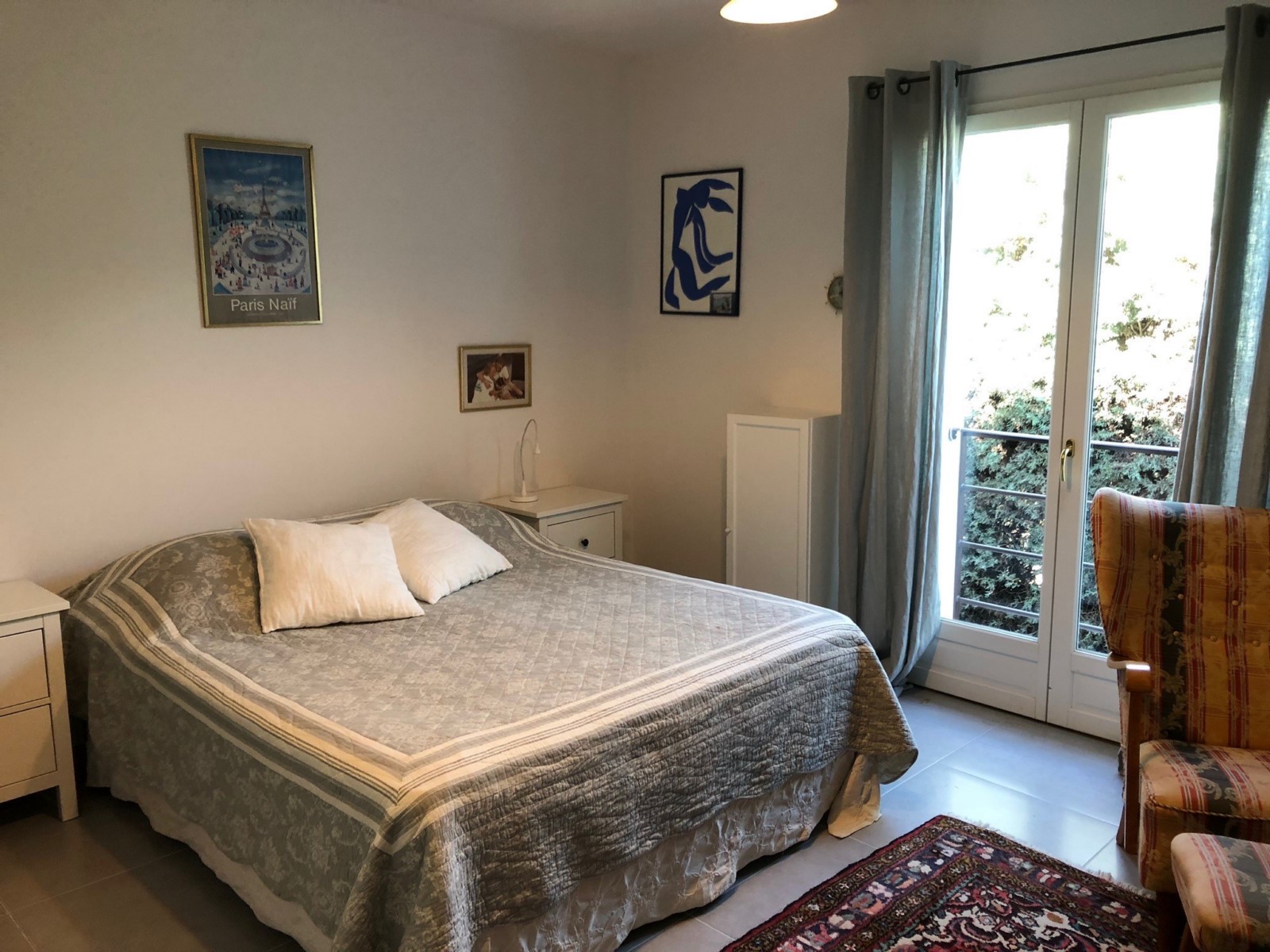 Cabrières-d'Avignon, maison de hameau avec piscine et belle vue   