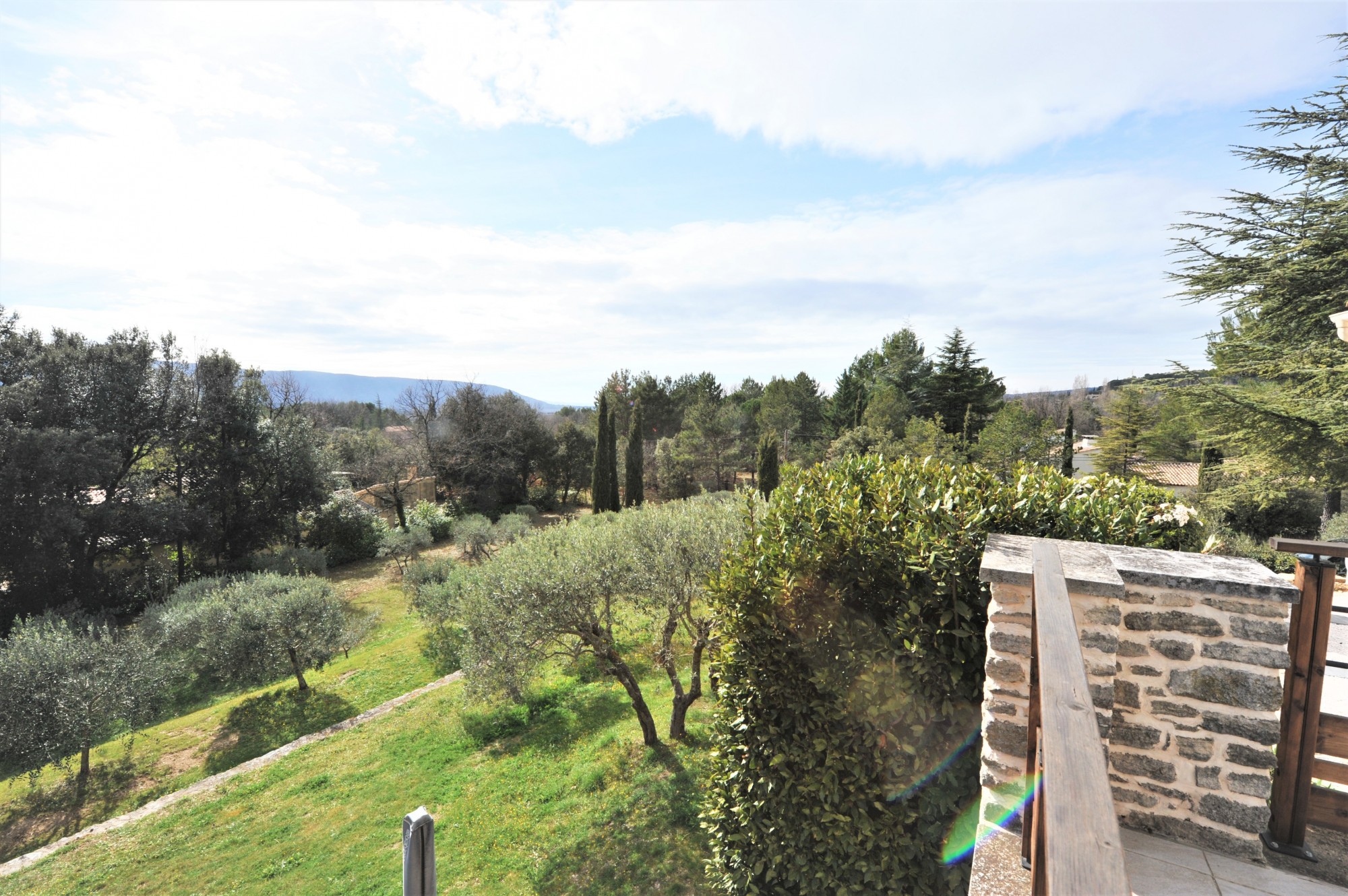 Goult, maison avec piscine et vue sur le Luberon   