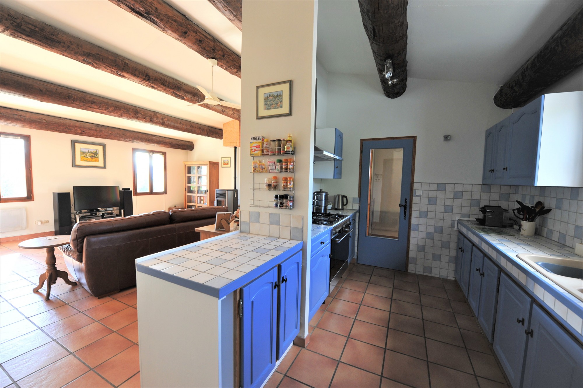 Goult, maison avec piscine et vue sur le Luberon   