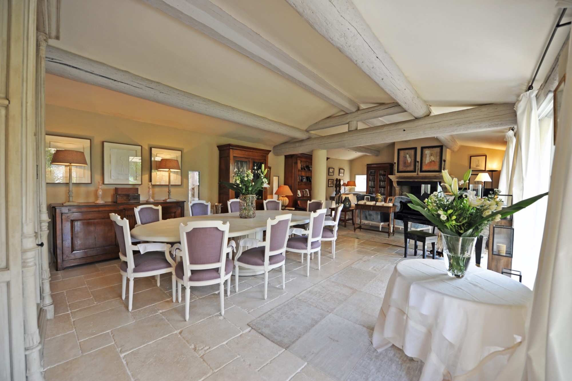 Exclusivité proche Gordes, splendide mas 18ème rénové    