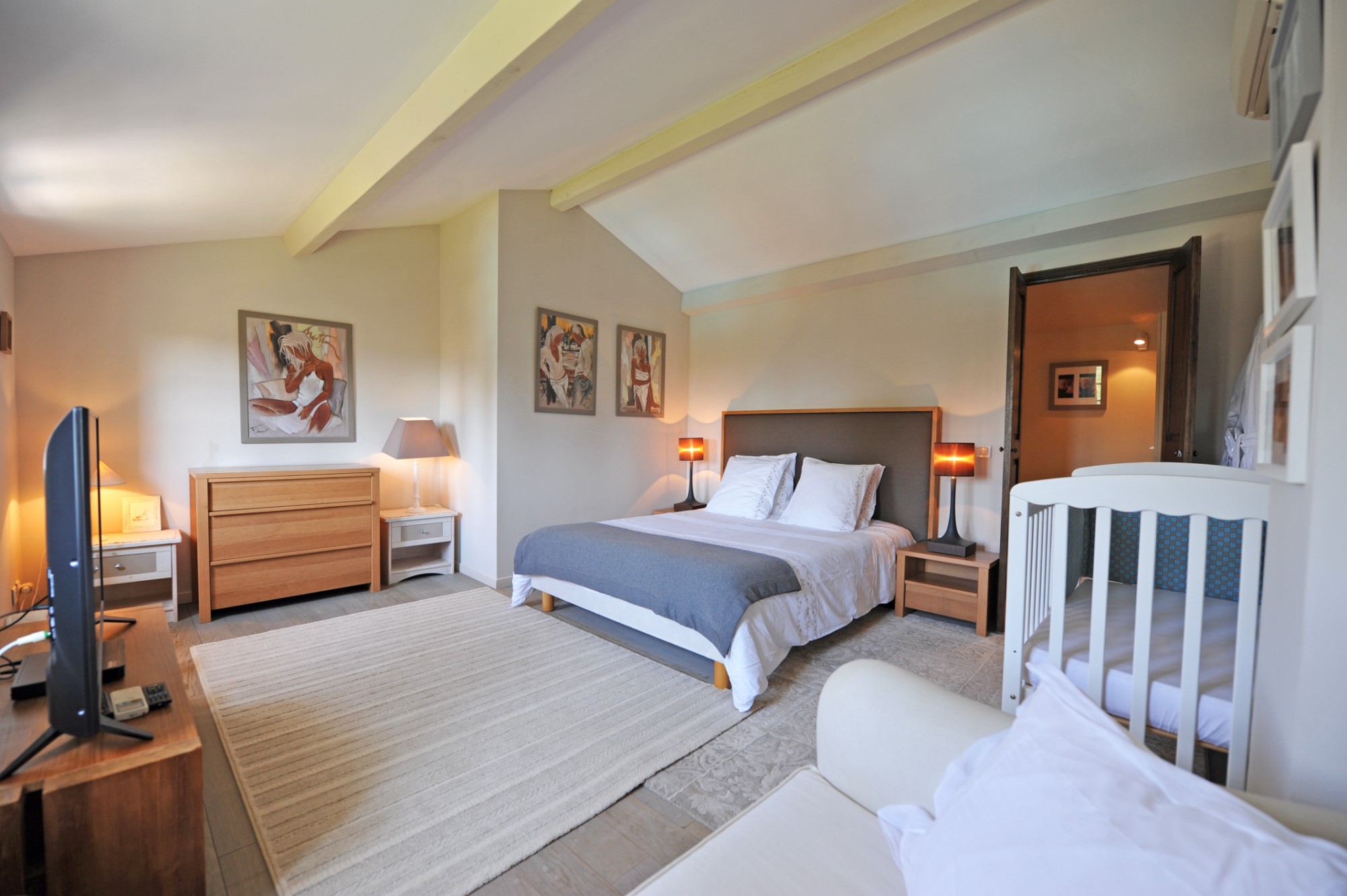 Exclusivité proche Gordes, splendide mas 18ème rénové    