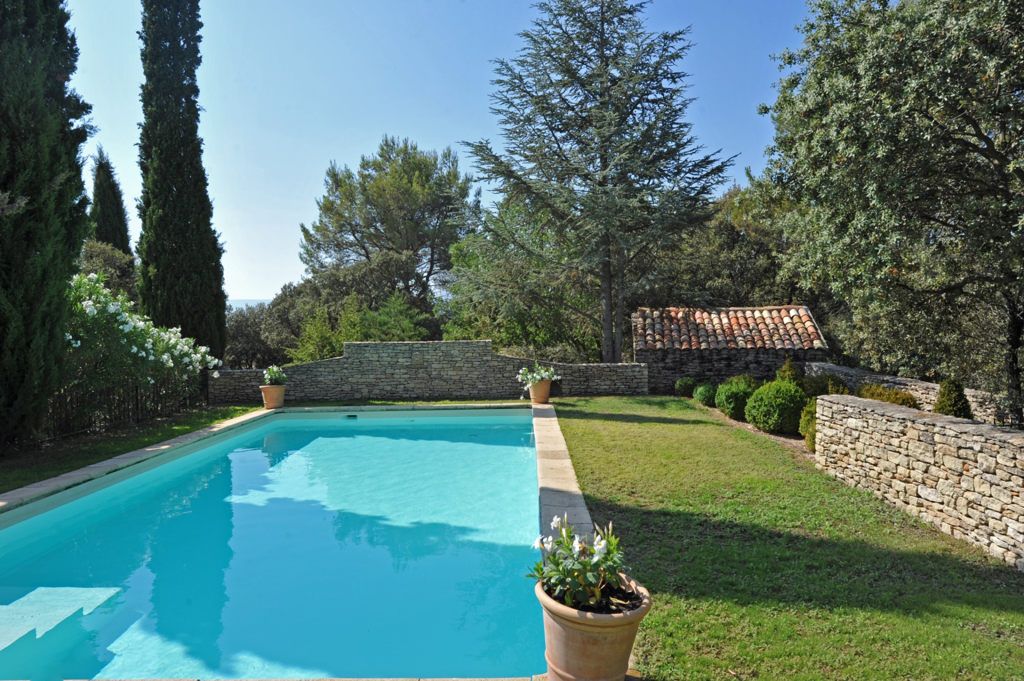 Exclusivité proche Gordes, splendide mas 18ème rénové    