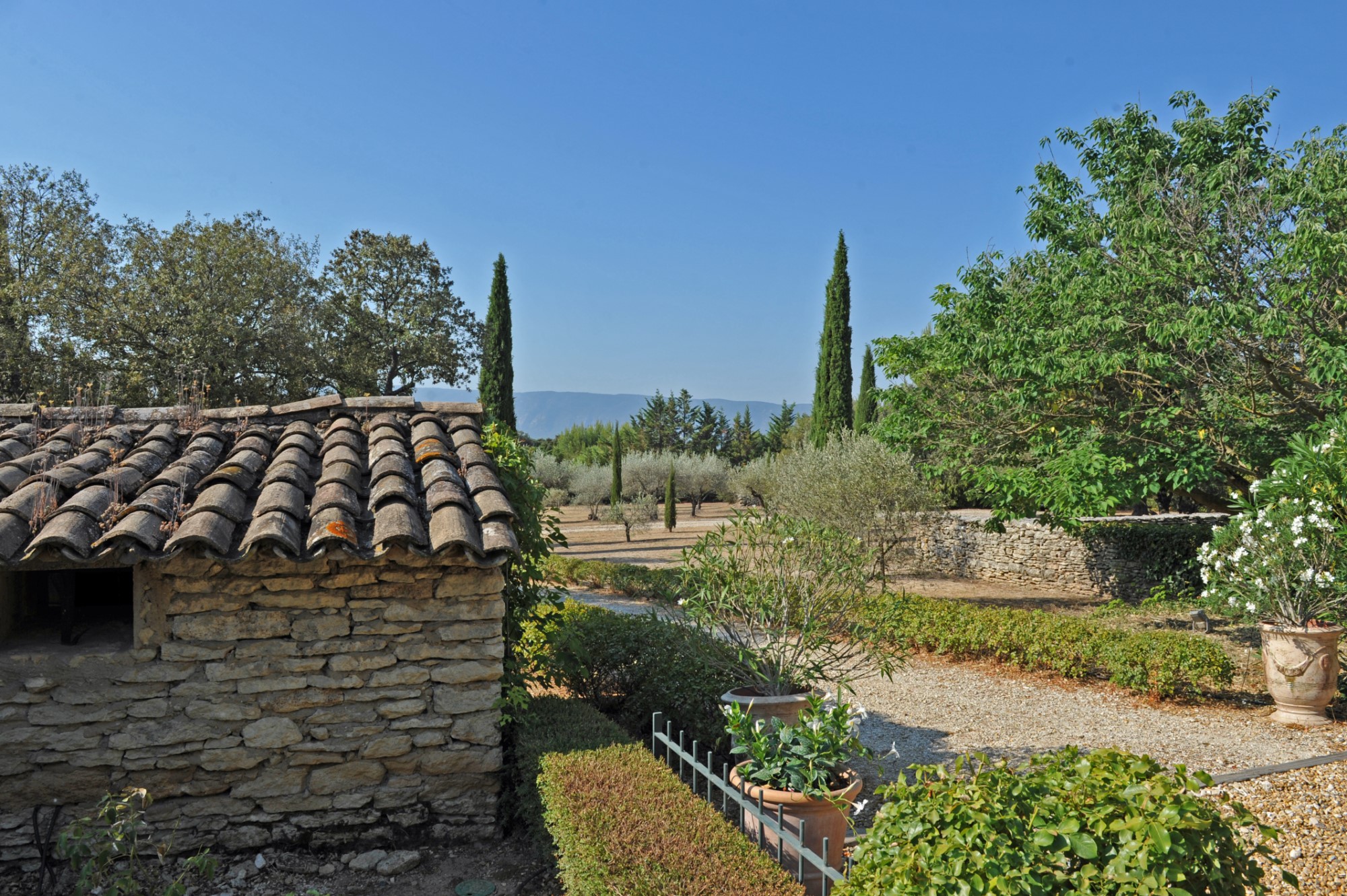 Exclusivité proche Gordes, splendide mas 18ème rénové    