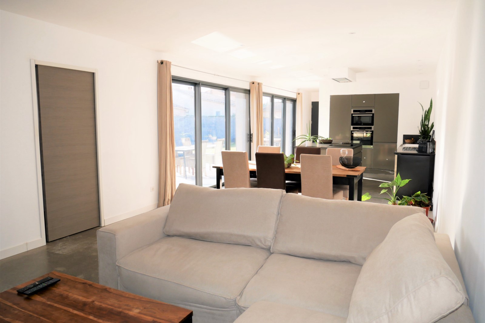 Villa Contemporaine à L'Isle sur La Sorgue.   