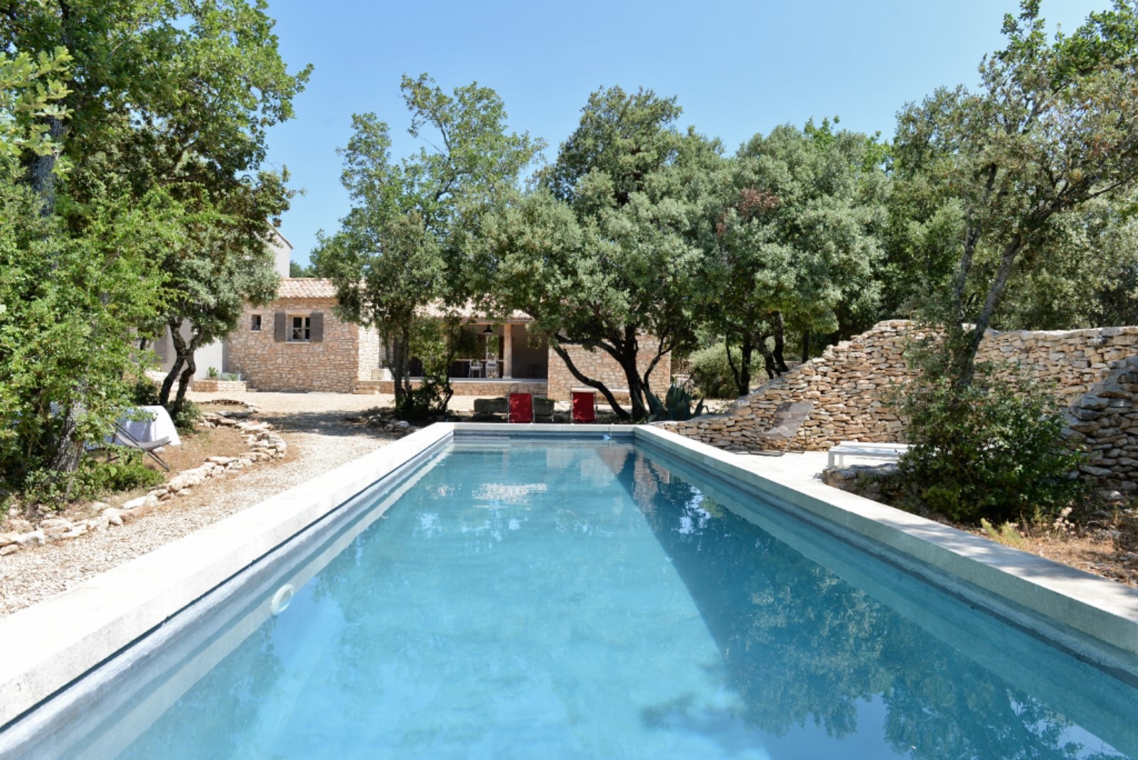 Maison récente avec piscine à Bonnieux   