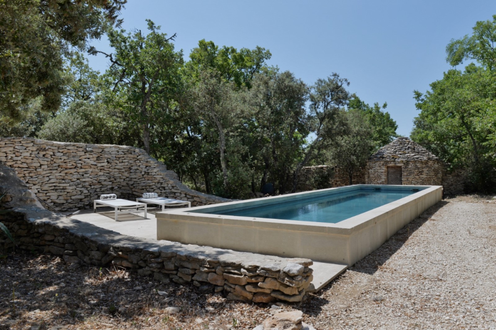 Maison récente avec piscine à Bonnieux   