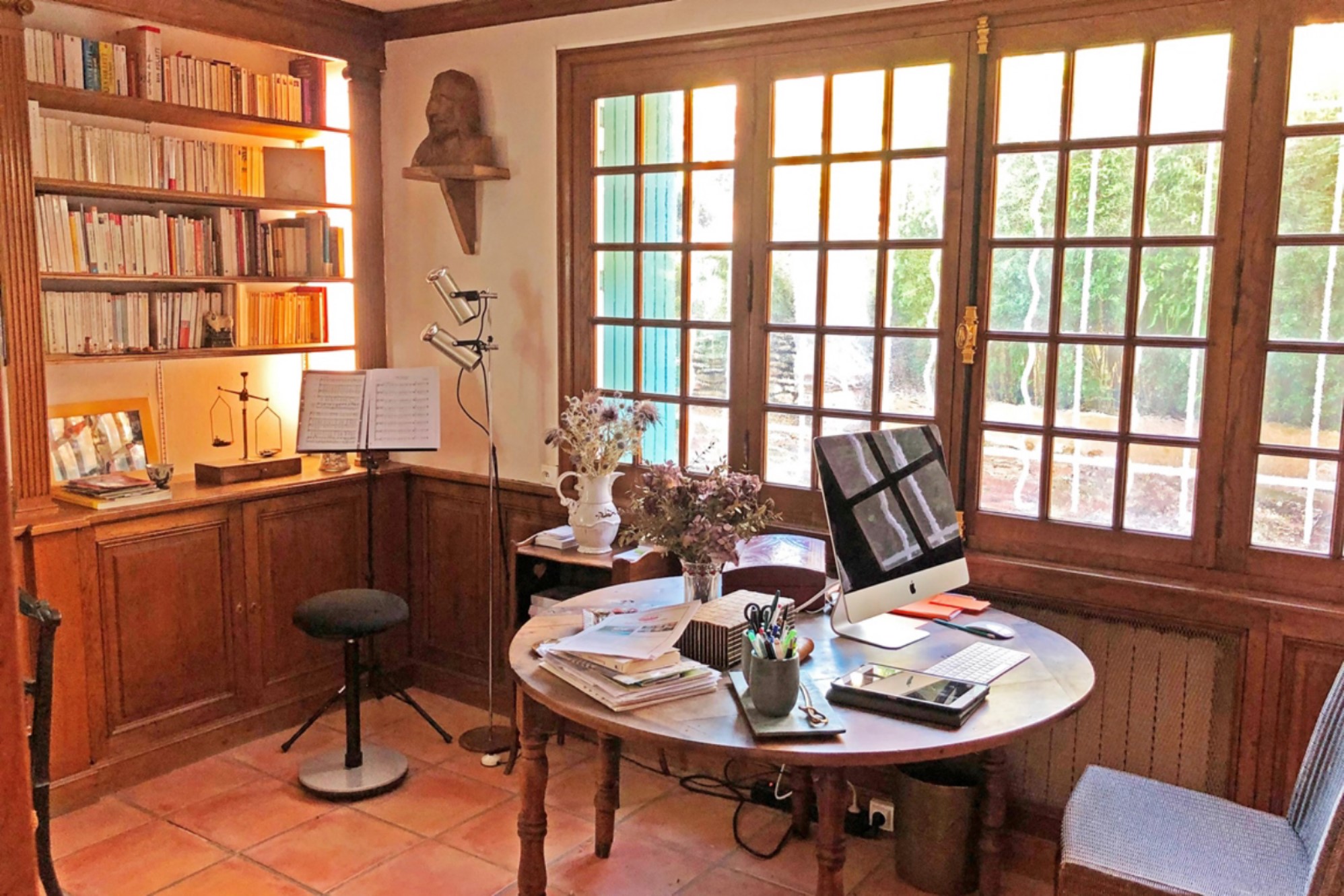 Luberon, jolie maison de ville avec piscine, dépendance et jardin   