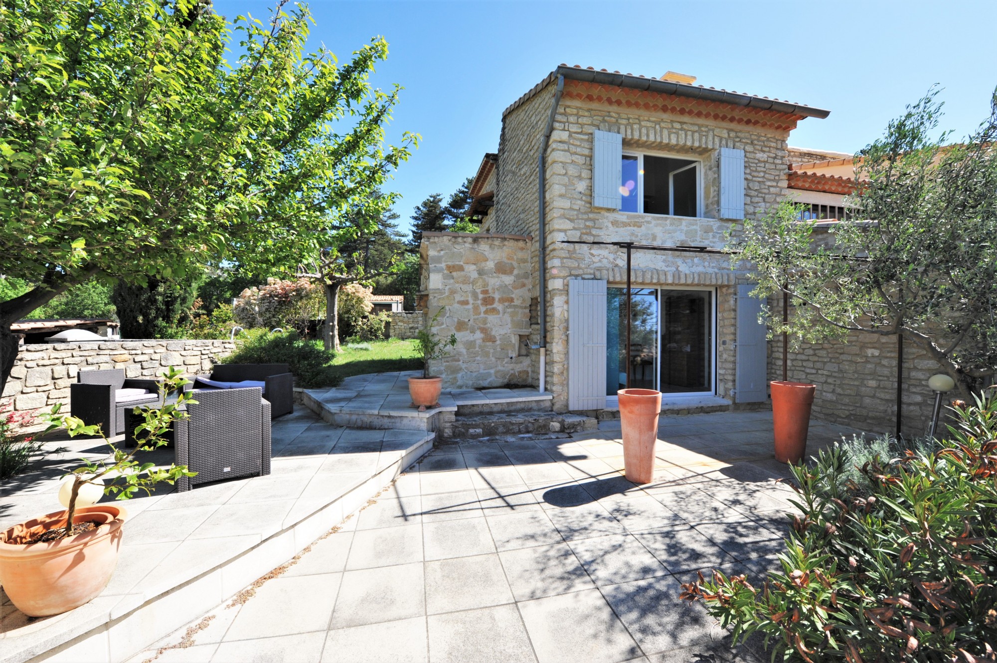 15mn de Gordes, maison en pierre avec vue panoramique sur le Luberon   