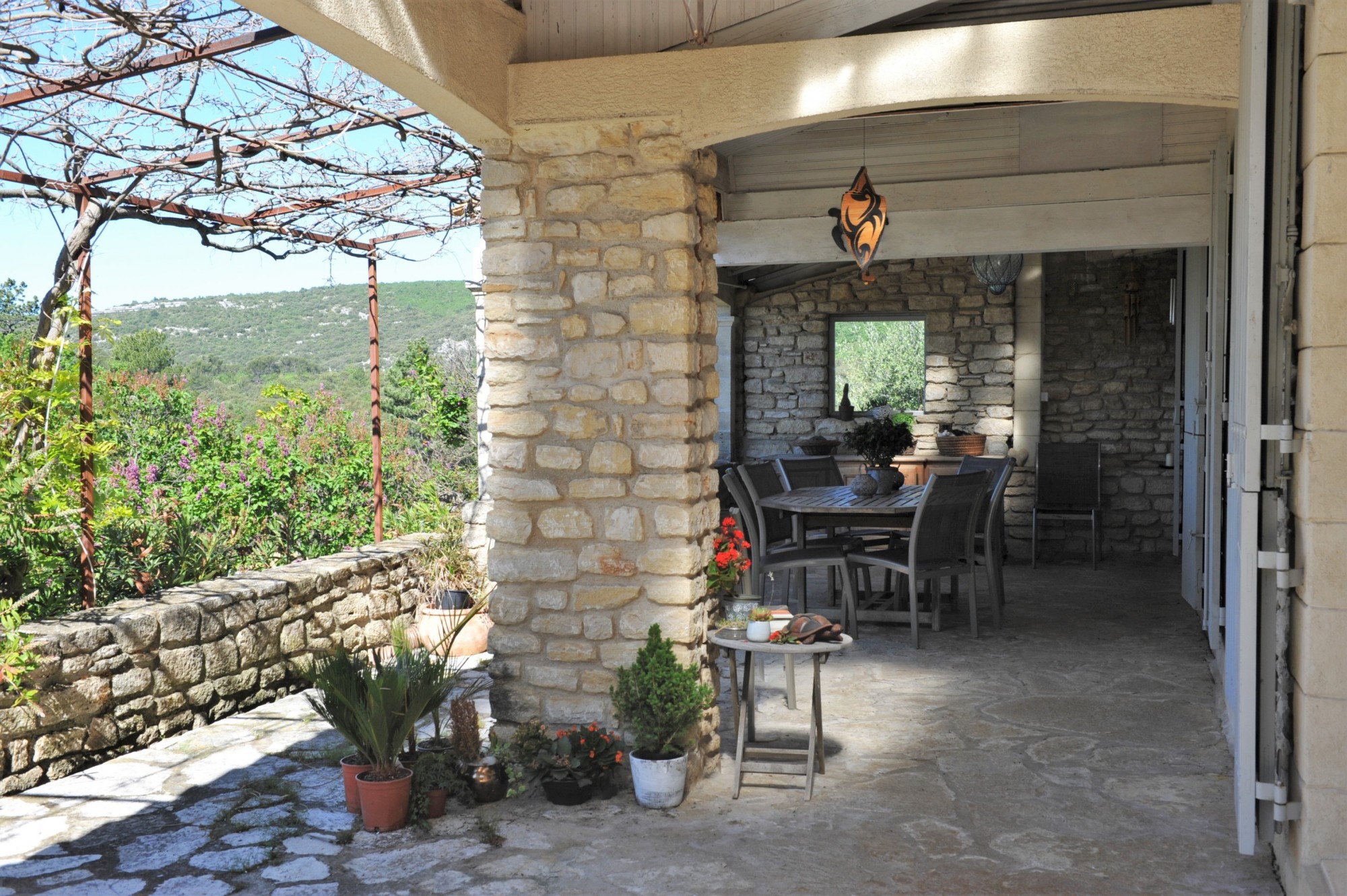 15mn de Gordes, maison en pierre avec vue panoramique sur le Luberon   