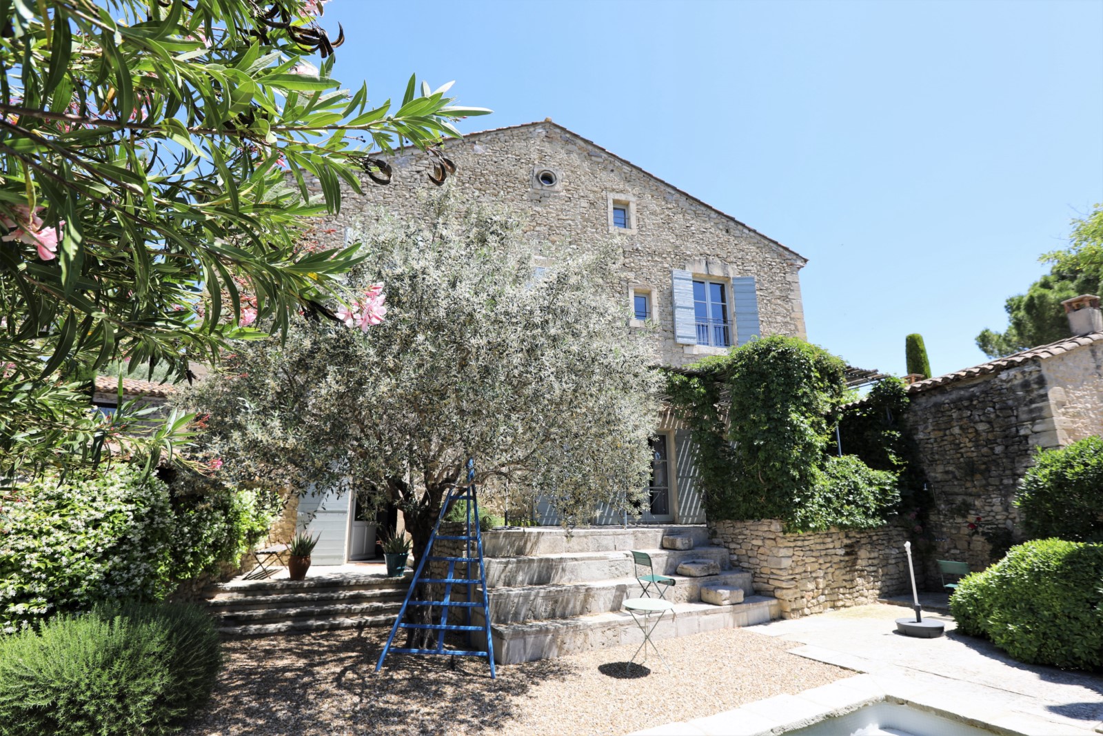 maison de village avec piscine à Lagnes    