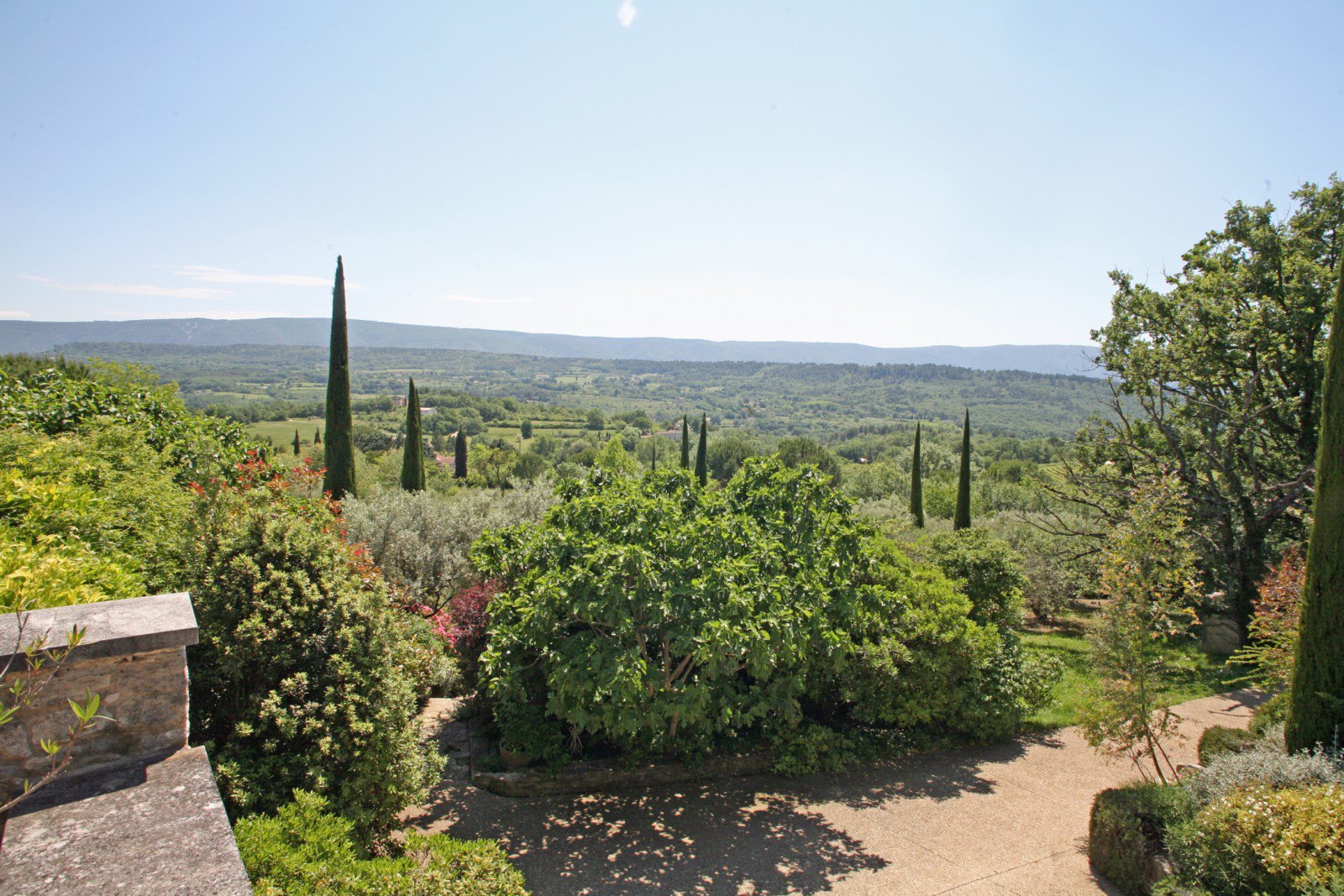 à Goult, superbe propriété avec jardin remarquable et piscine   