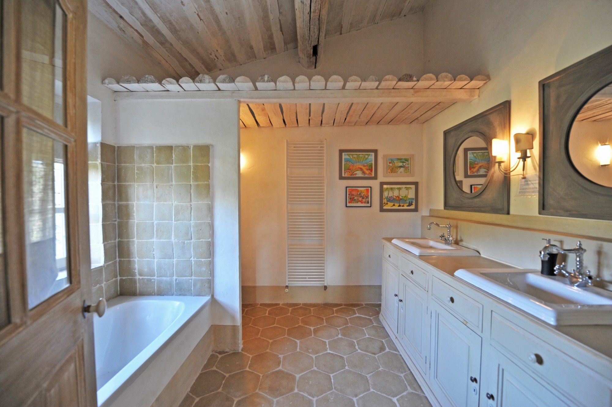 Gordes, grande maison de famille avec piscine   
