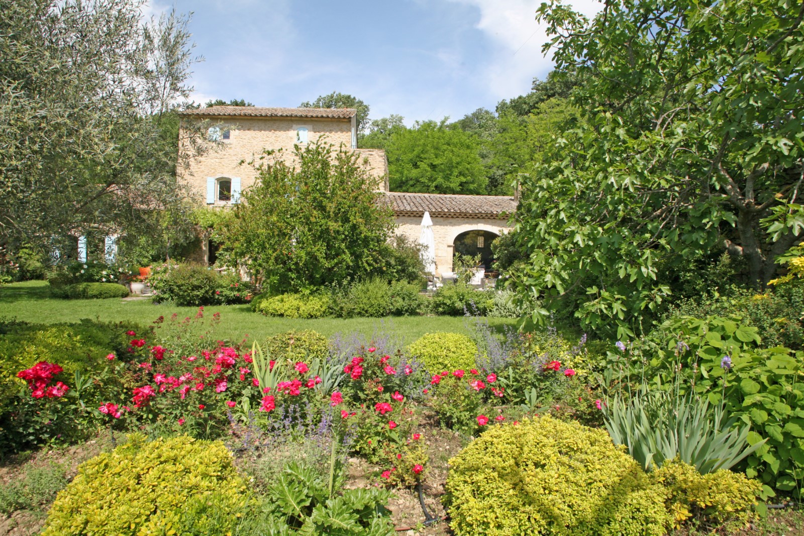 Au pied du Luberon, superbe mas XVIIIème avec piscine   