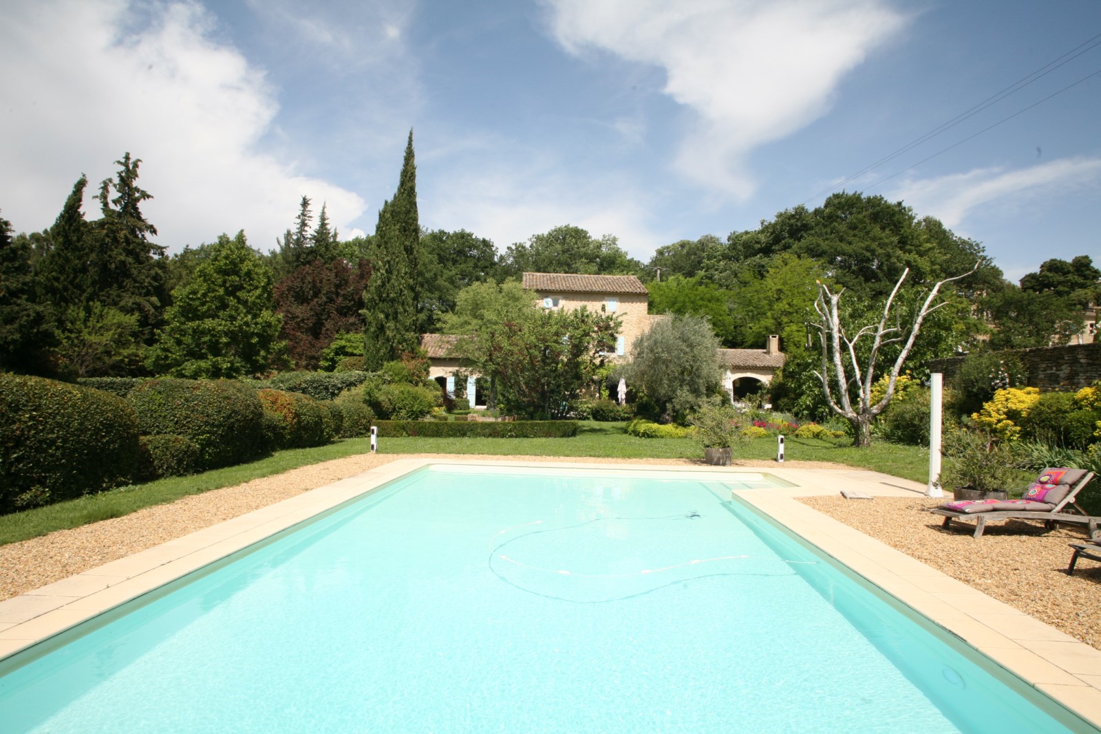 Au pied du Luberon, superbe mas XVIIIème avec piscine   