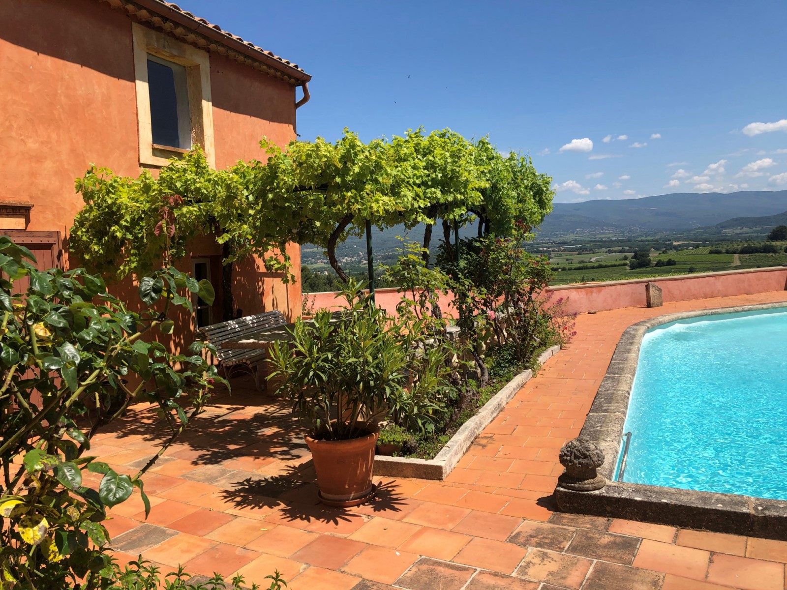 Roussillon, maison de maître avec vue panoramique   