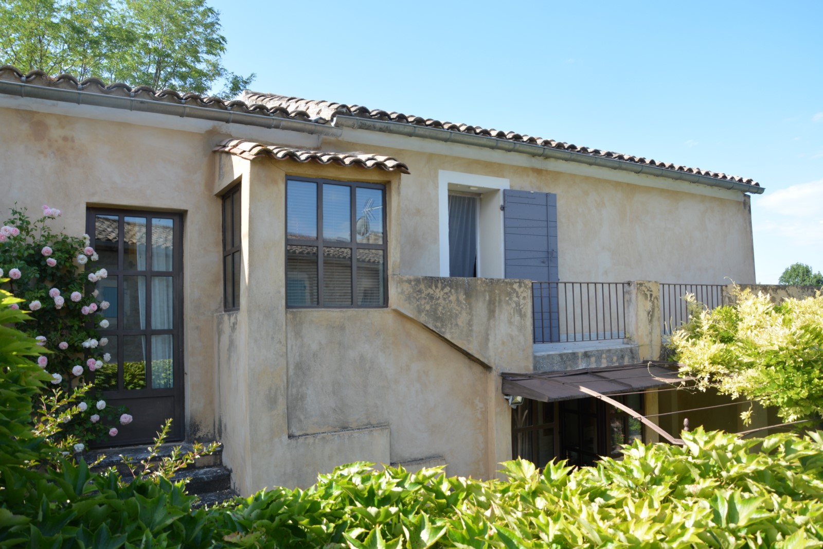 Oppède, maison de hameau avec jardin de curé et piscine   
