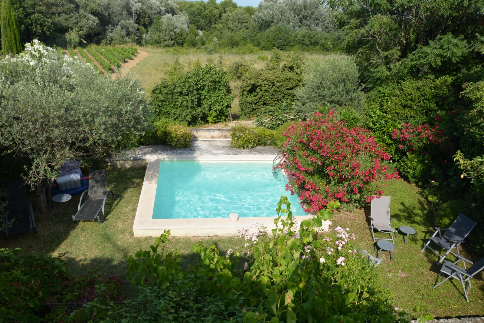 Oppède, maison de hameau avec jardin de curé et piscine   