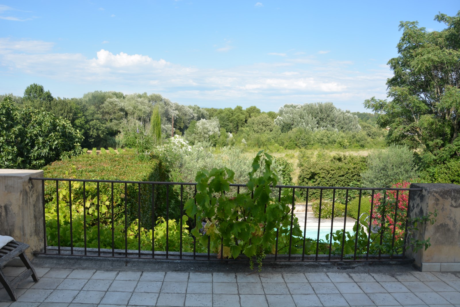 Oppède, maison de hameau avec jardin de curé et piscine   