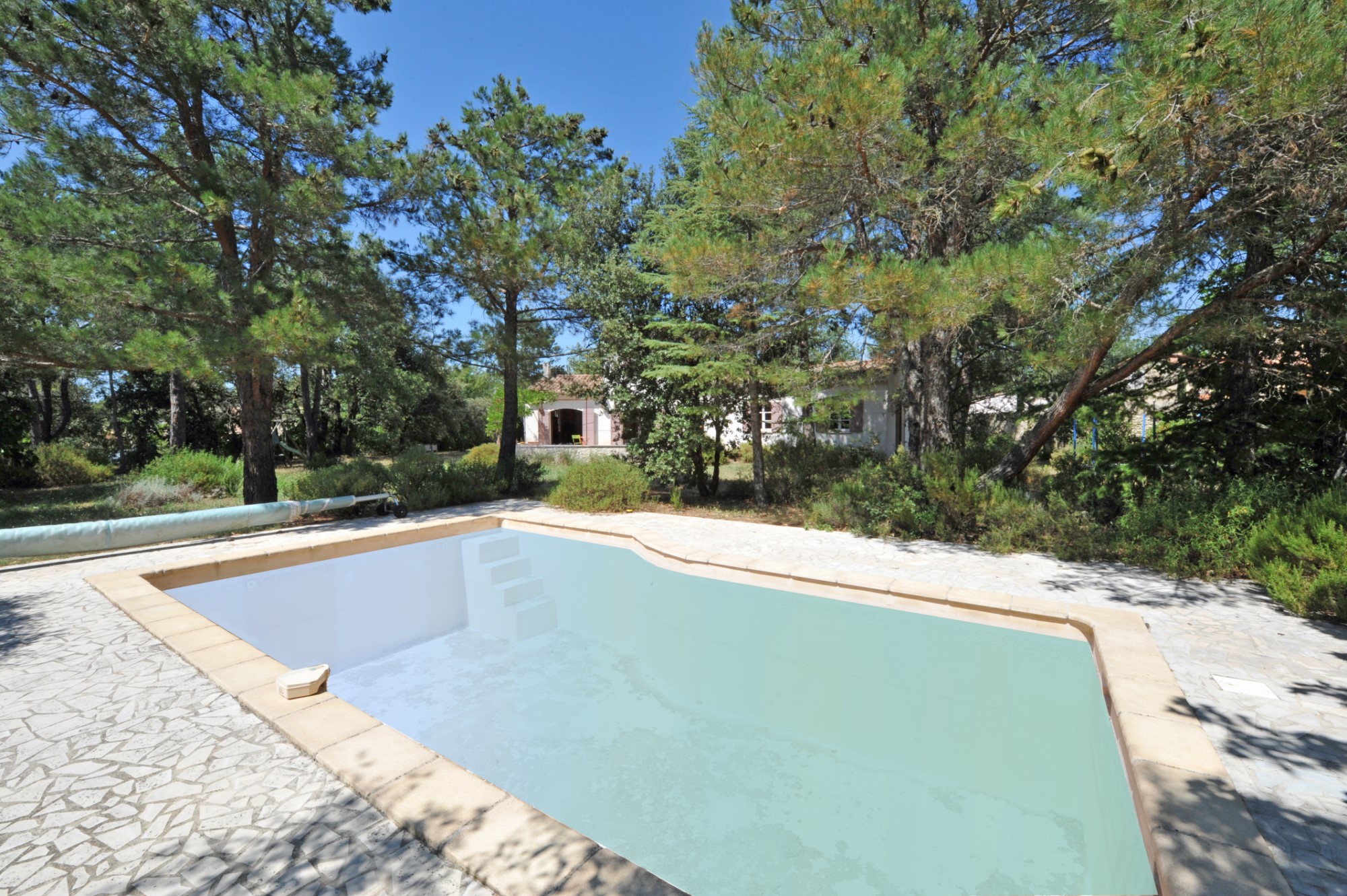 Ménerbes, confortable villa avec piscine sur 2500m²    