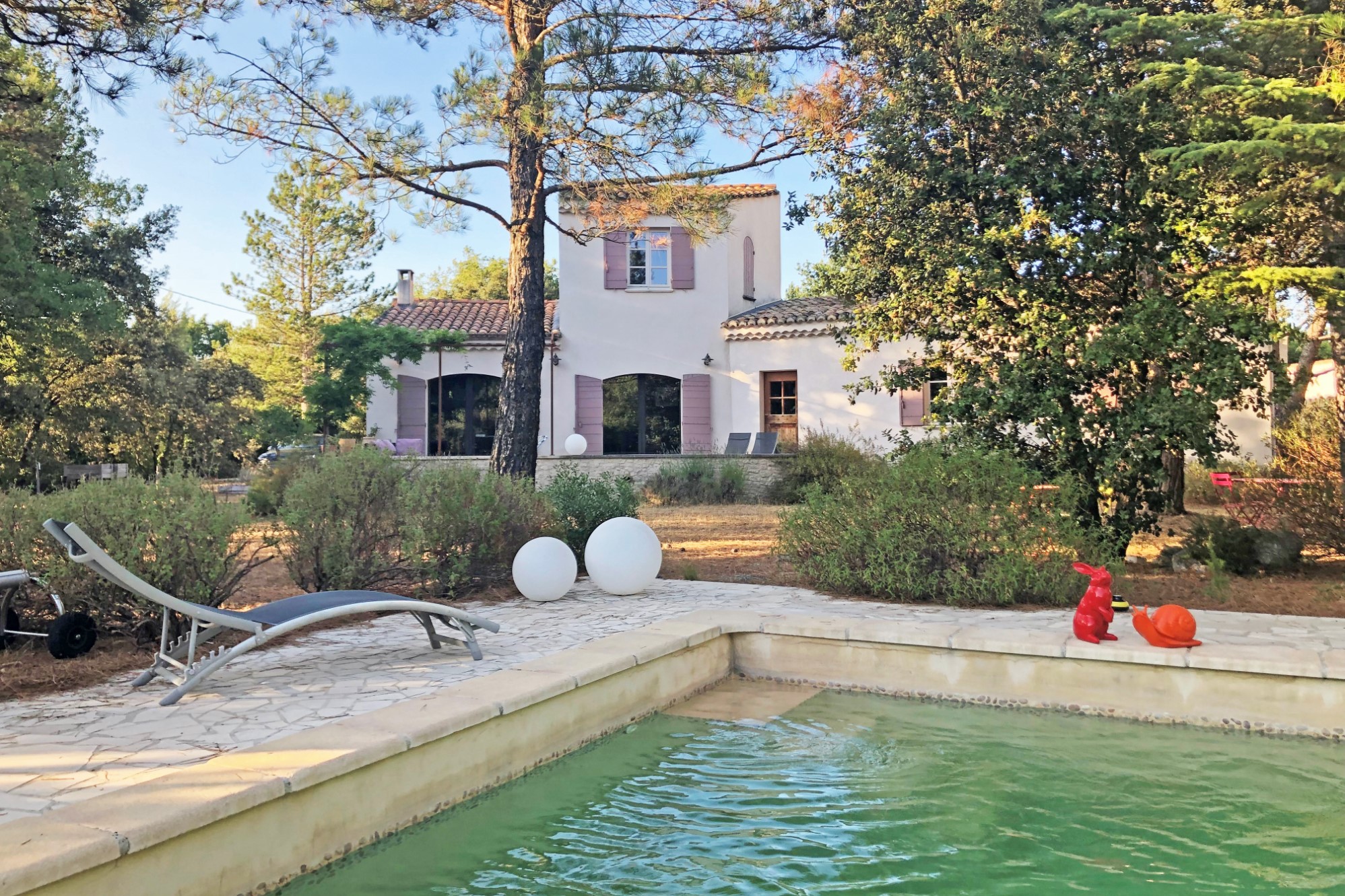 Ménerbes, confortable villa avec piscine sur 2500m²    
