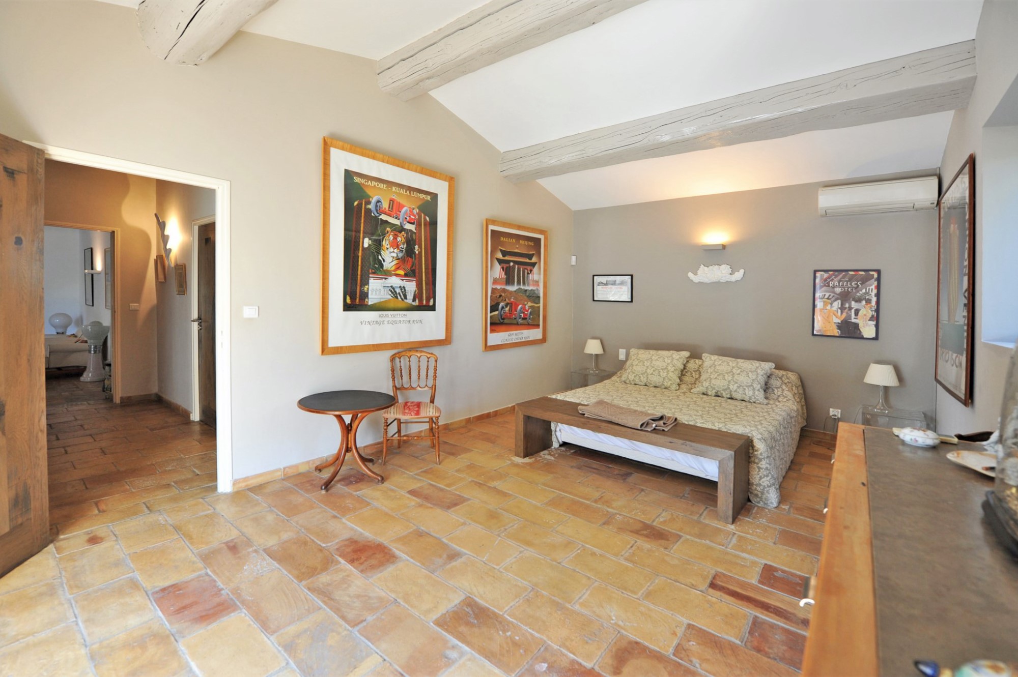à Gordes, belles maison en pierre dans un site privilégié   