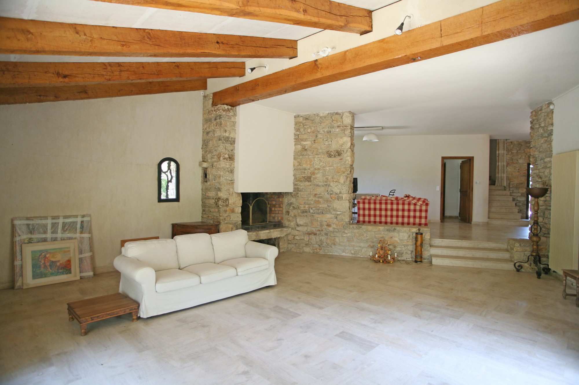 Maison d'architecte avec vue proposant de beaux volumes   