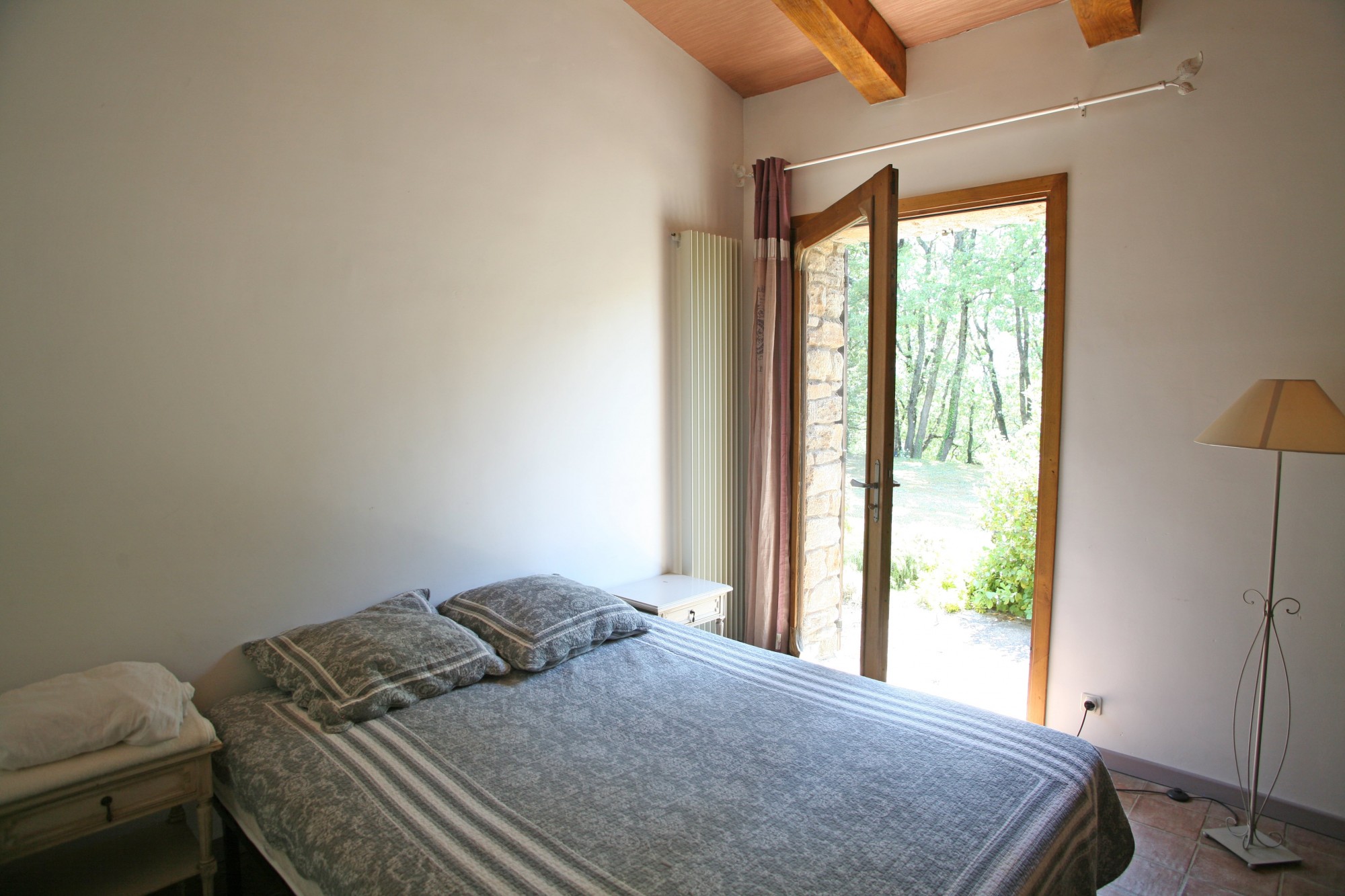 Maison d'architecte avec vue proposant de beaux volumes   