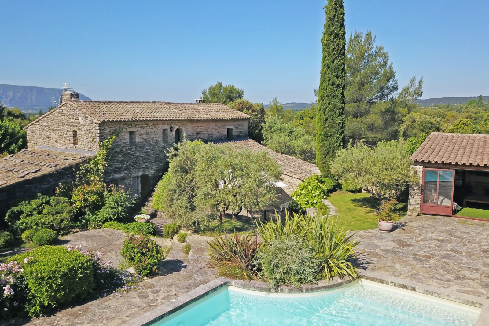 Propriété de charme avec piscine à Gordes   