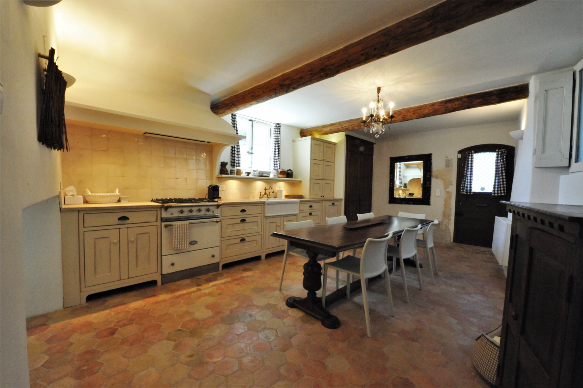 Gordes, exceptionnelle maison de village avec piscine   