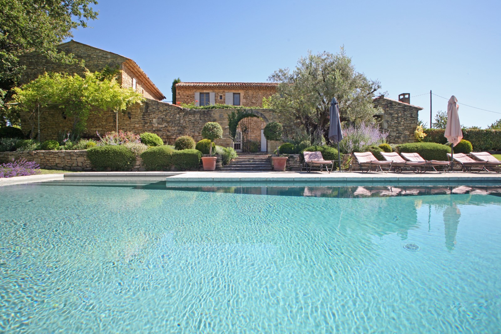 magnifique mas avec très belles vues, piscine et tennis à Bonnieux   