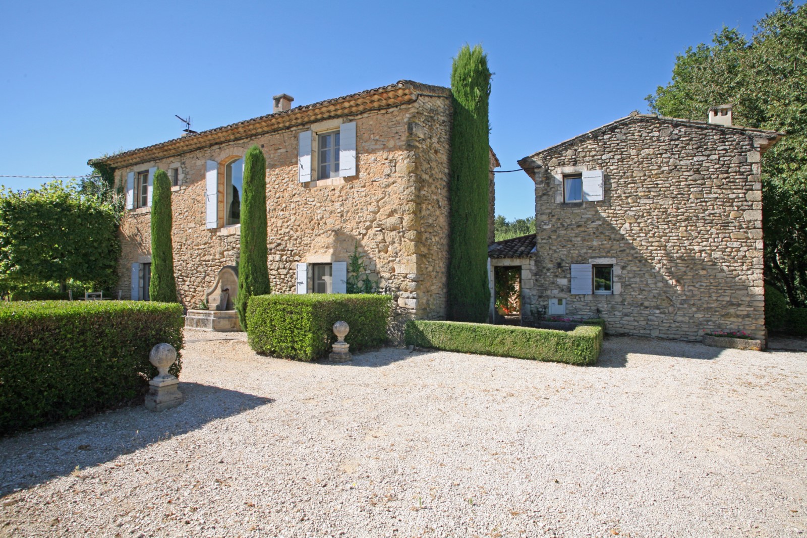 magnifique mas avec très belles vues, piscine et tennis à Bonnieux   