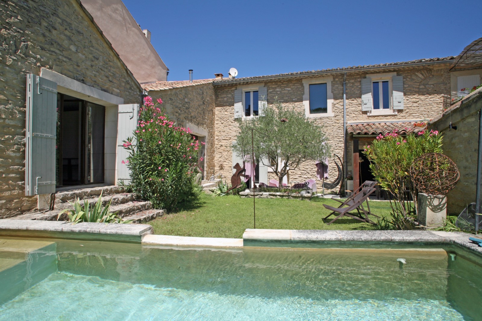 maison de village avec jardin et piscine dans le Luberon   