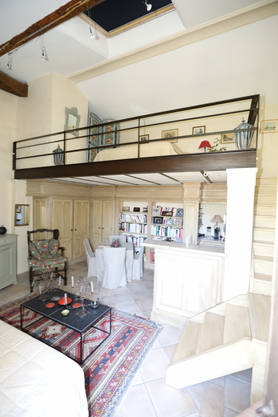 Oppède, maison de hameau avec jardin de curé et piscine   