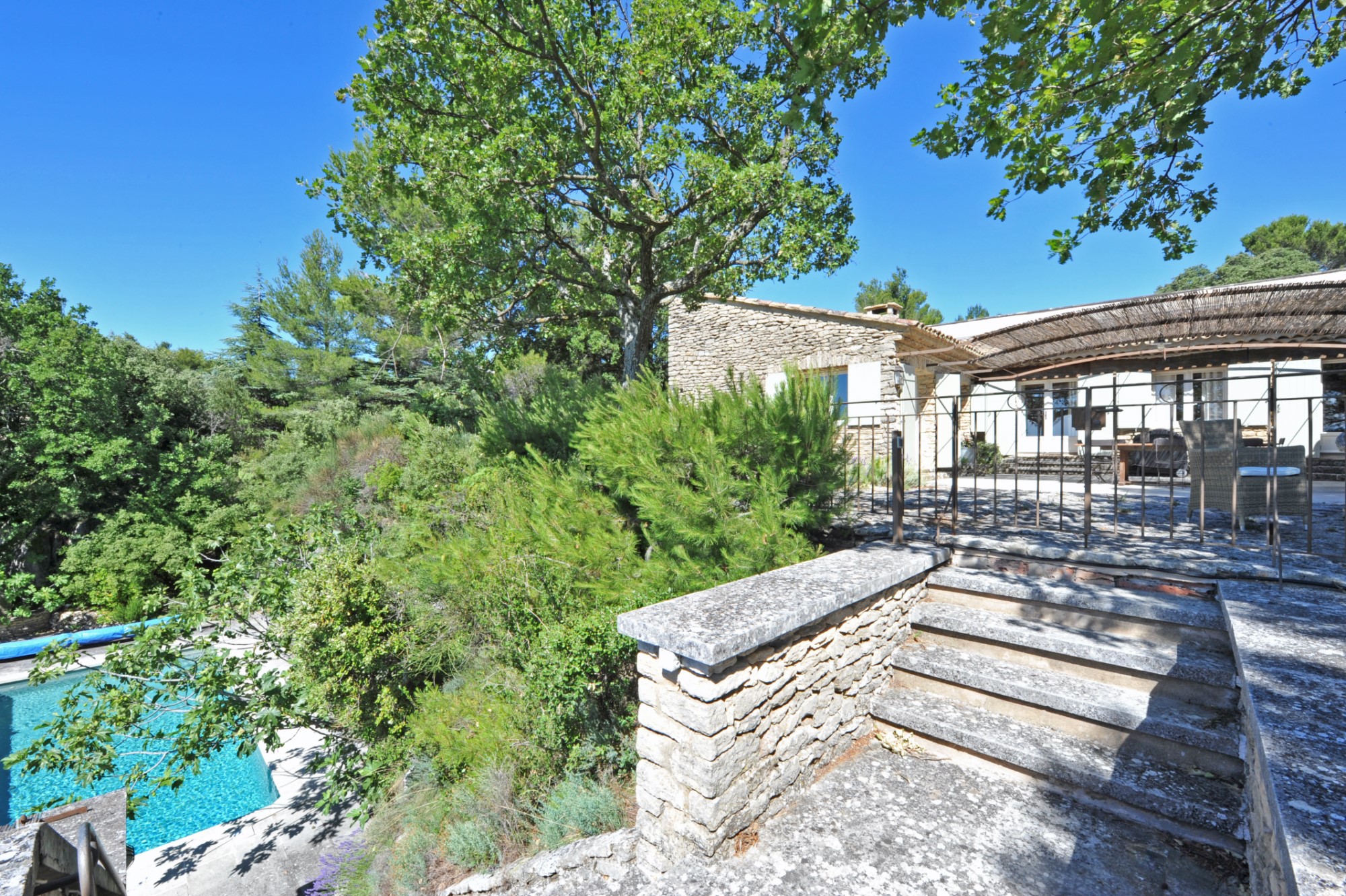 House with pool for sale by ROSIER real estate Luberon