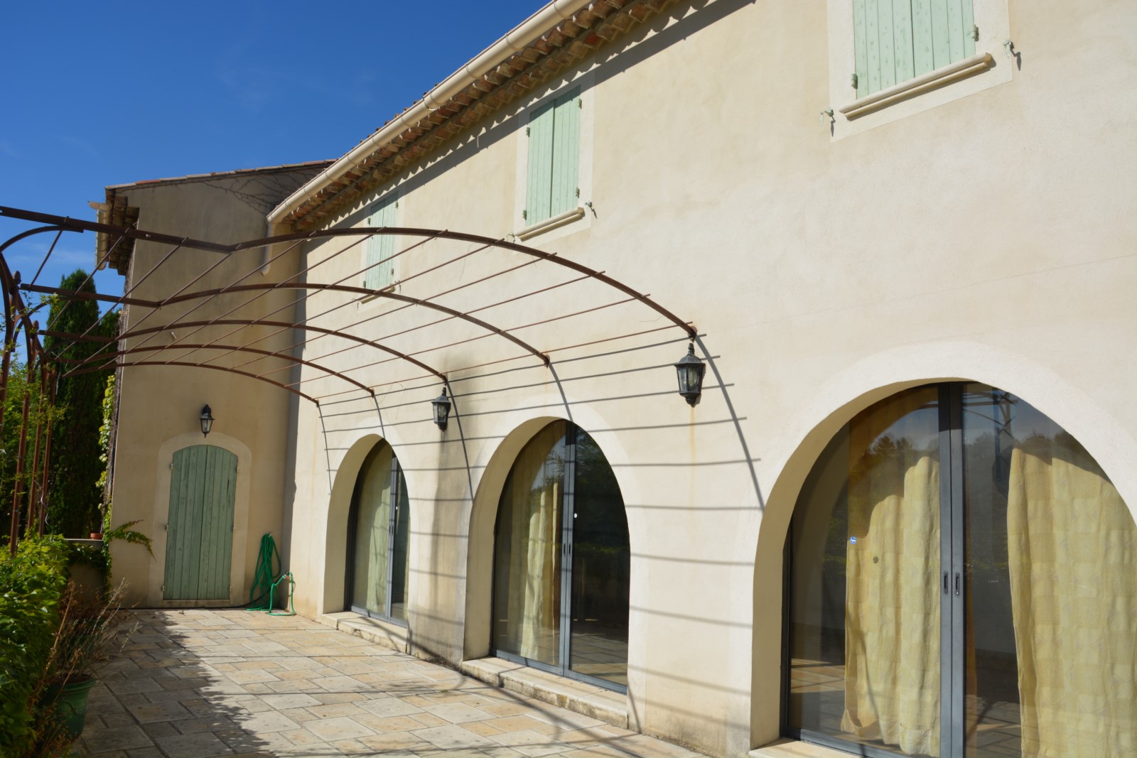 Ménerbes, maison avec dépendance à quelques minutes du village   