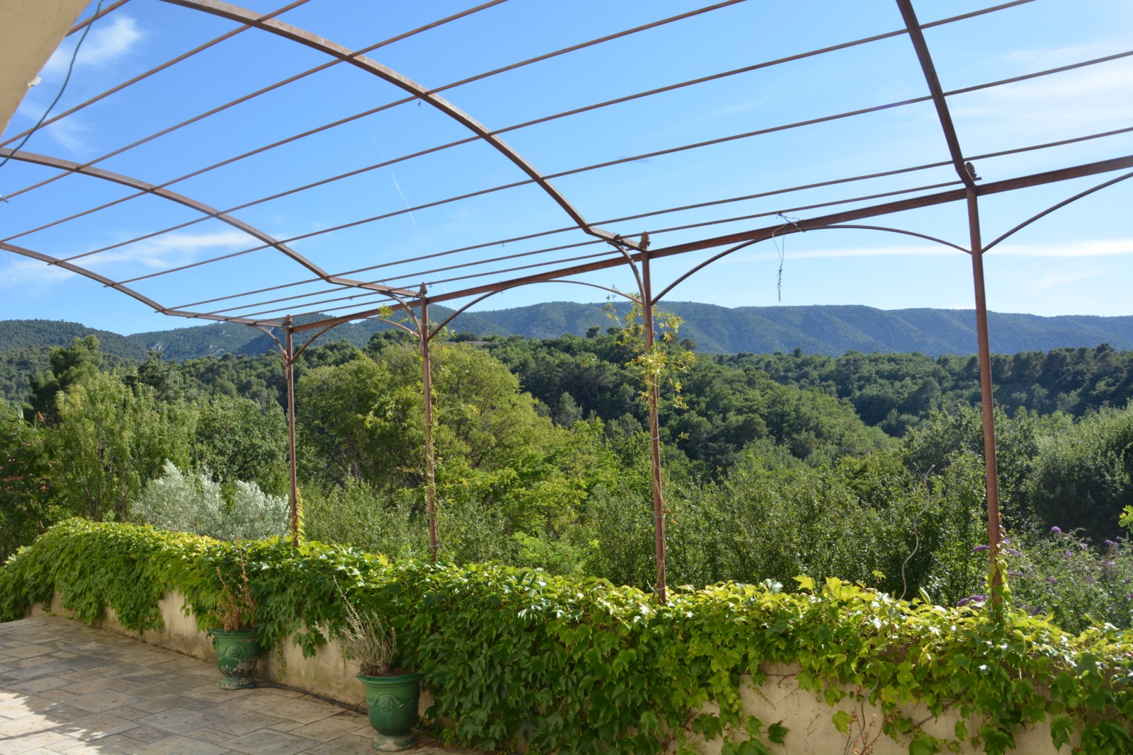 Ménerbes, maison avec dépendance à quelques minutes du village   