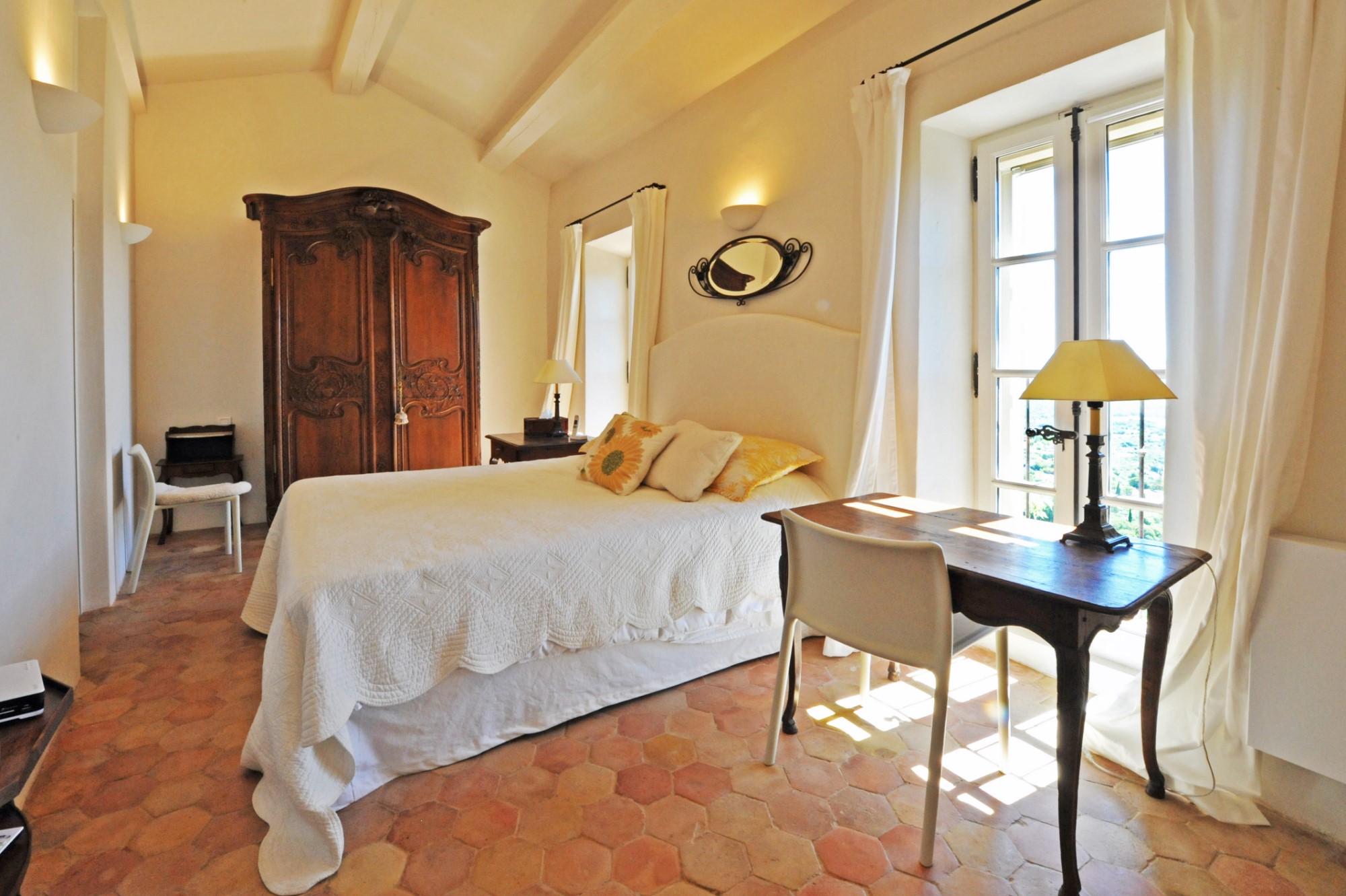 Gordes, exceptionnelle maison de village avec piscine   