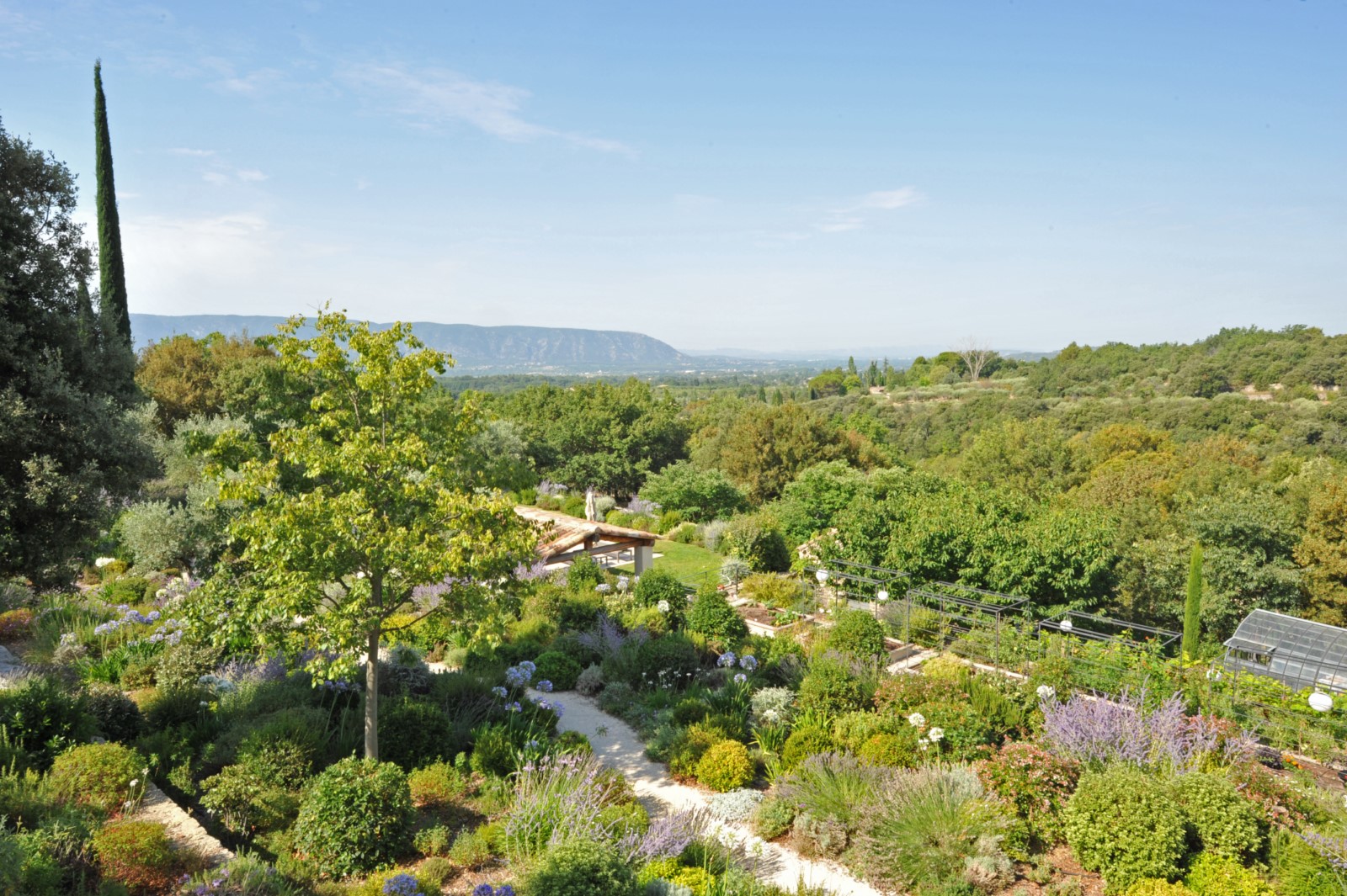 Gordes, propriété de caractère avec superbes prestations   