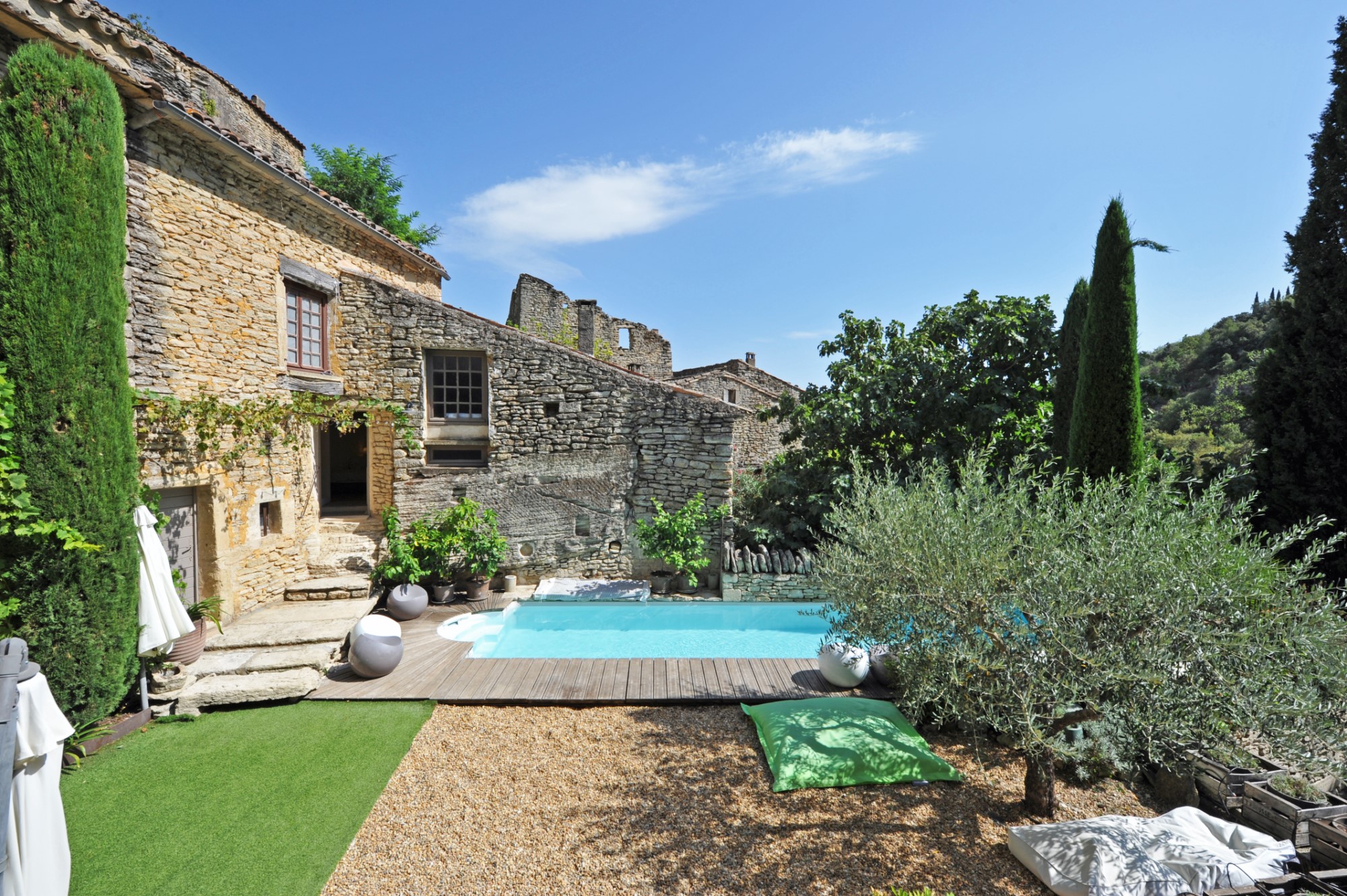 Gordes, maison de charme avec piscine   