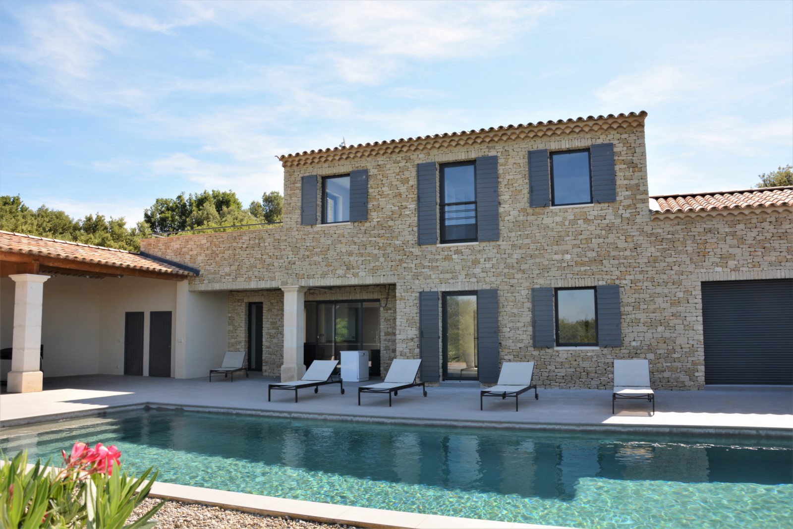 Luberon, superbe villa en pierres avec prestations haut de gamme    
